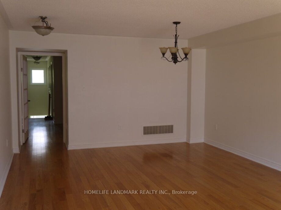 12 kawneer Terrace, Toronto, ON M1P 0C3 photo 4