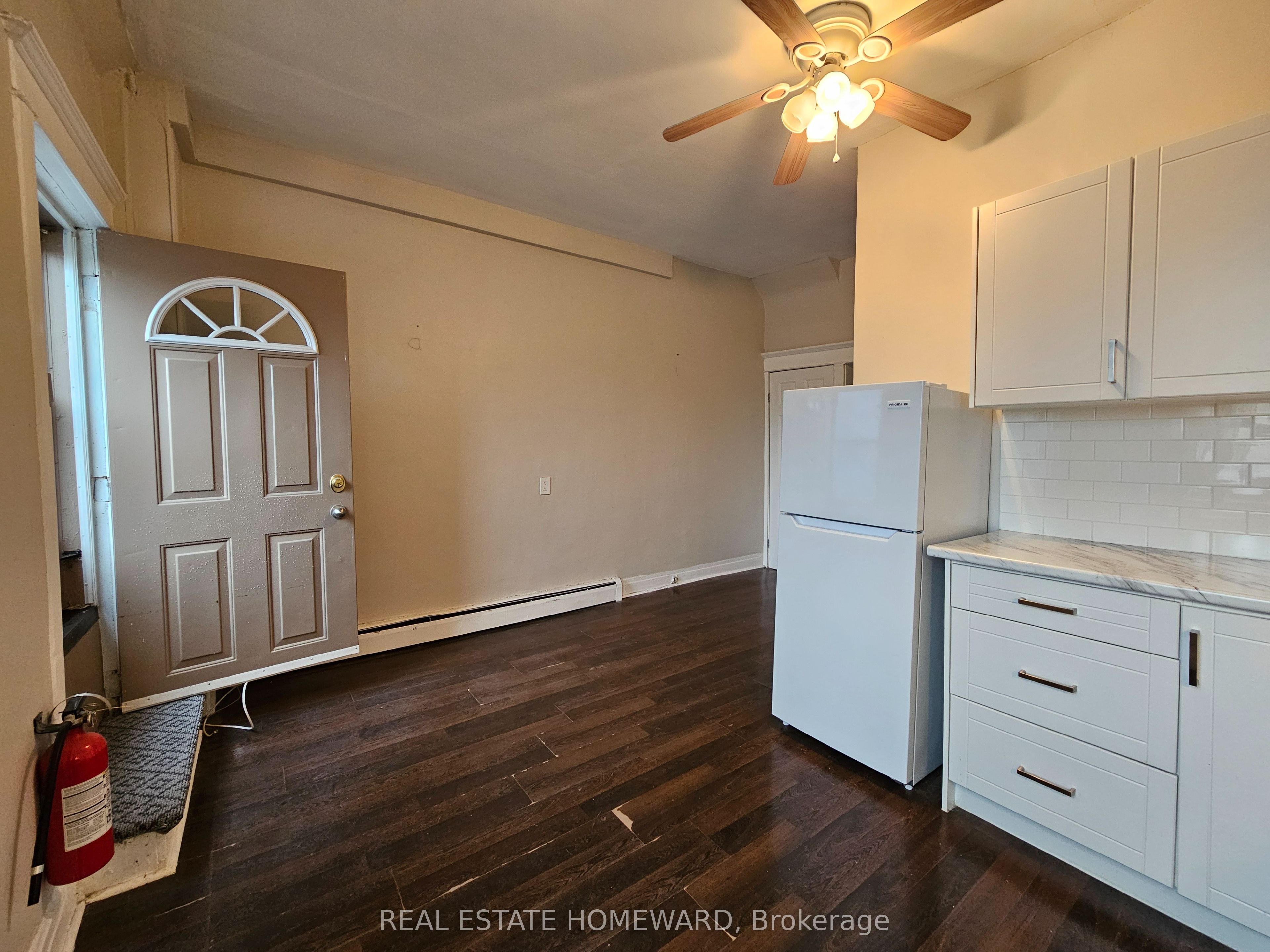 733 Pape Avenue A, Toronto, ON M4K 3S8 photo 4