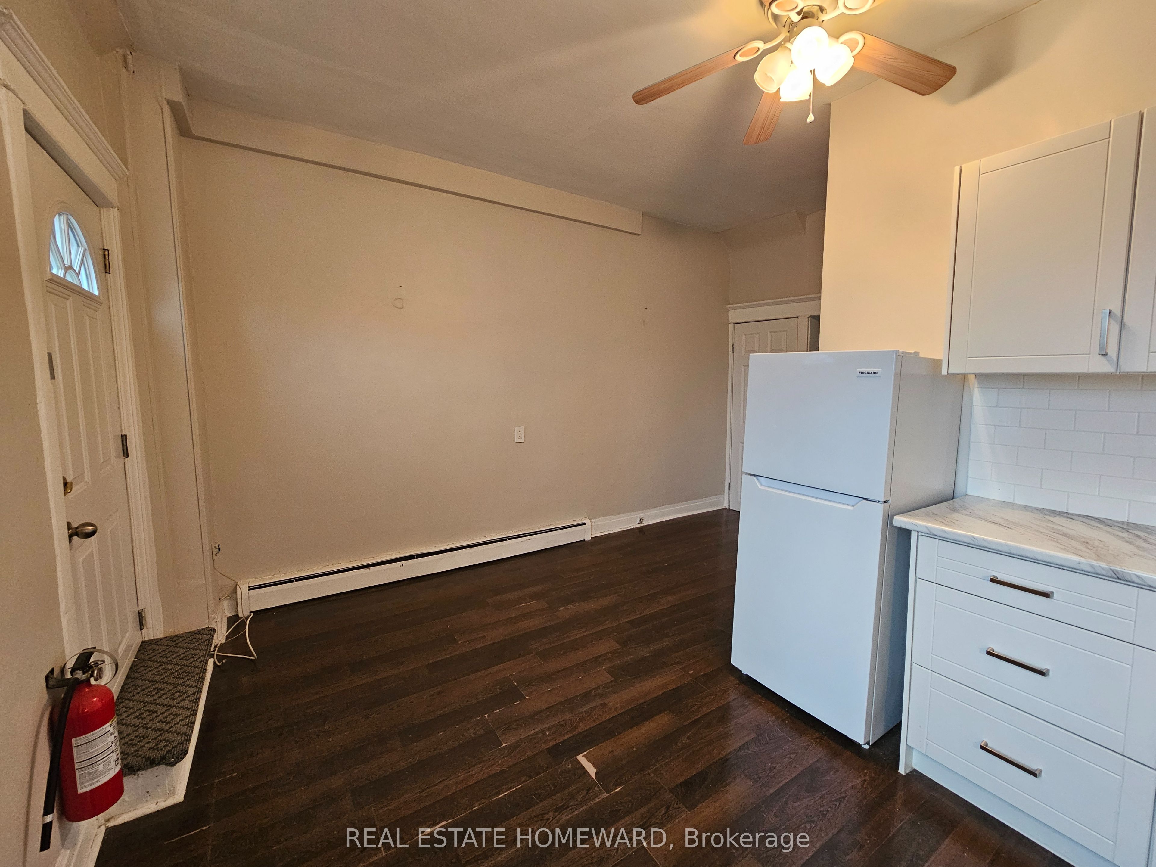 733 Pape Avenue A, Toronto, ON M4K 3S8 photo 5