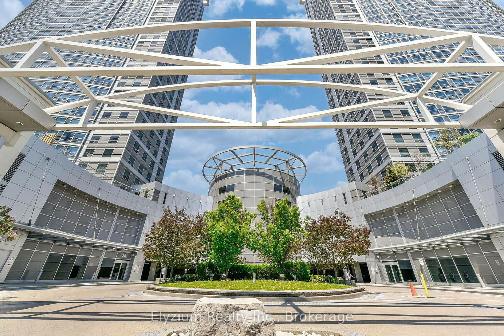 38 Lee Centre Drive 1007, Toronto, ON M1H 3J7 photo 5