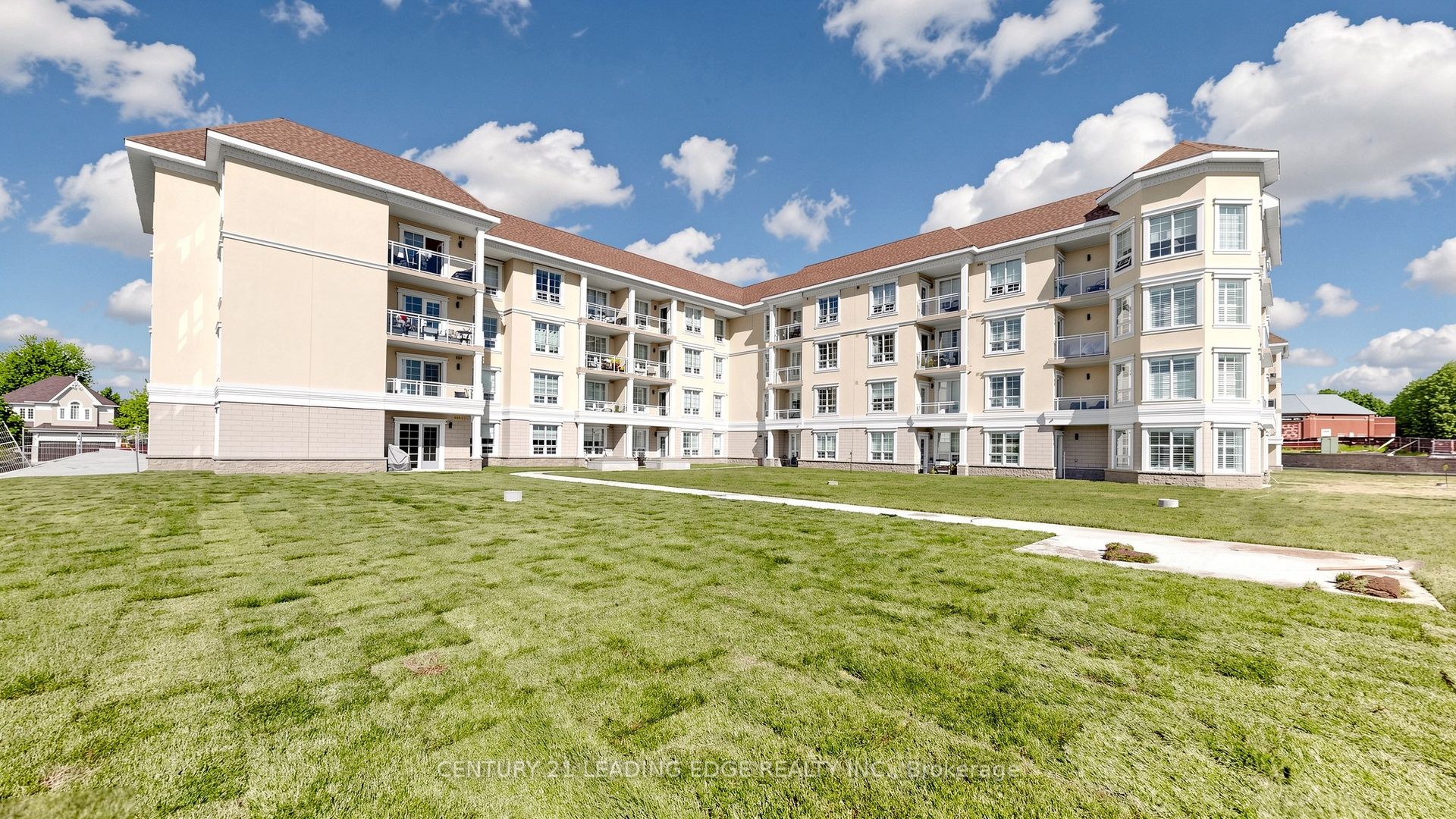 21 Brookhouse Drive 208, Clarington, ON L1B 0V4