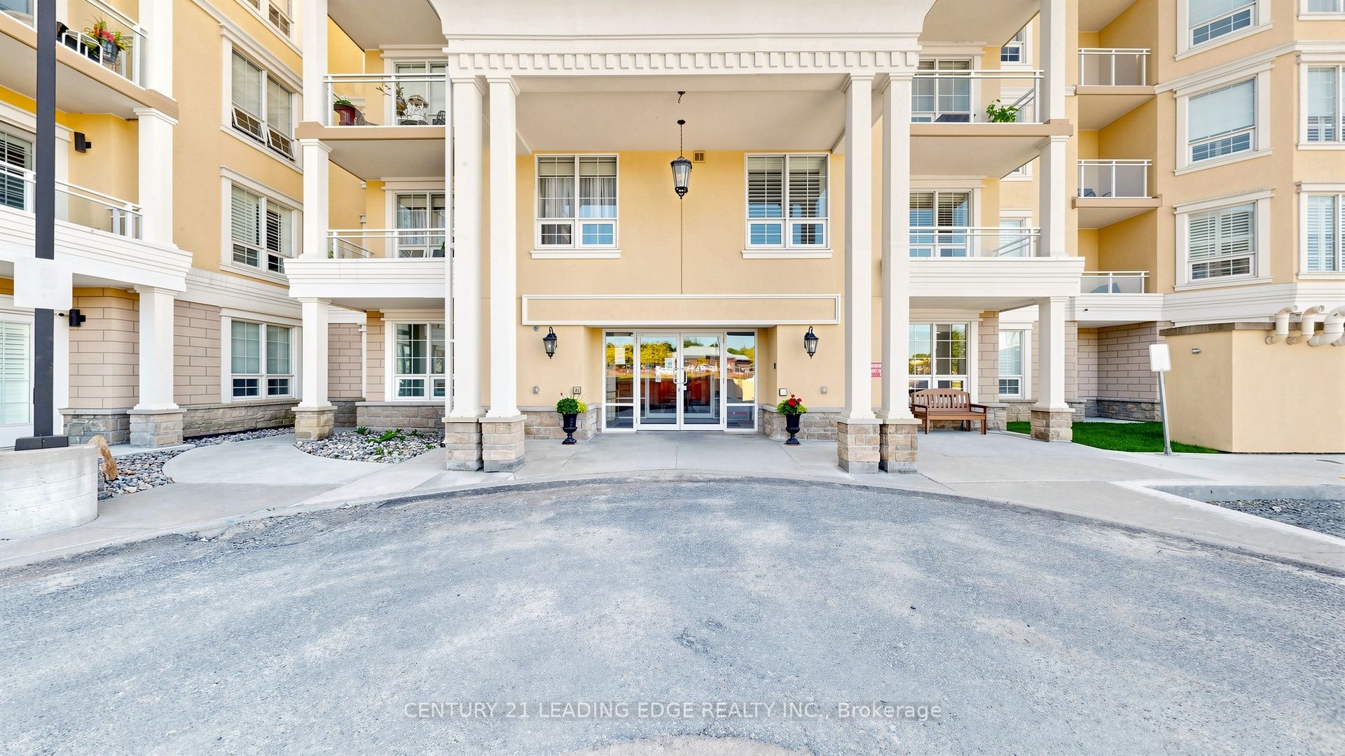 21 Brookhouse Drive 208, Clarington, ON L1B 0V4 photo 2