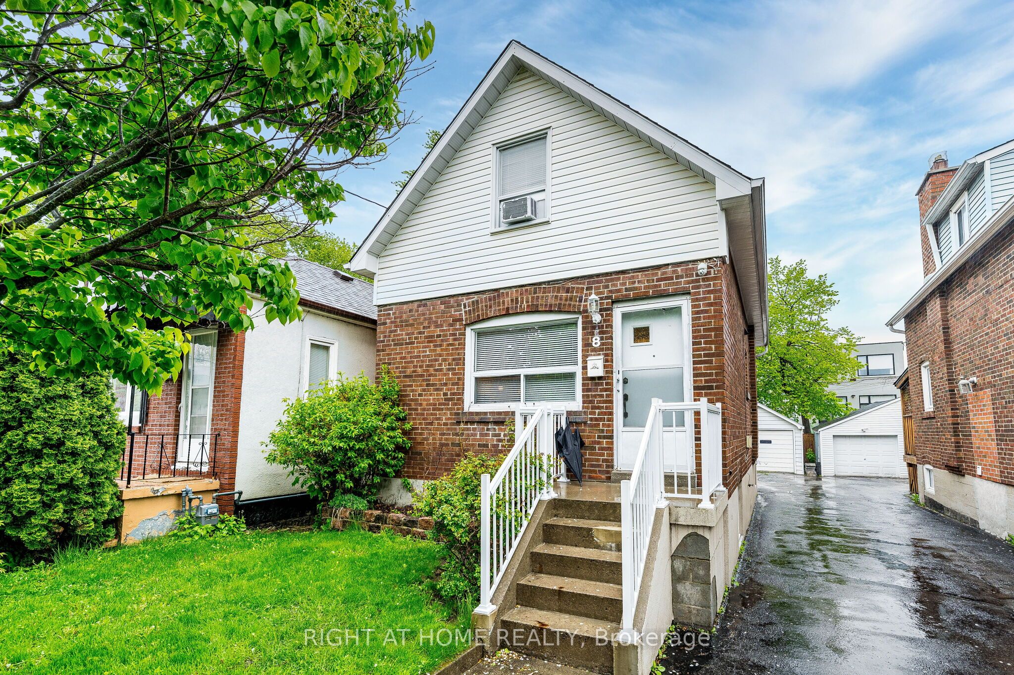 8 Savoy Avenue, Toronto, ON M8W 3X6 photo 4