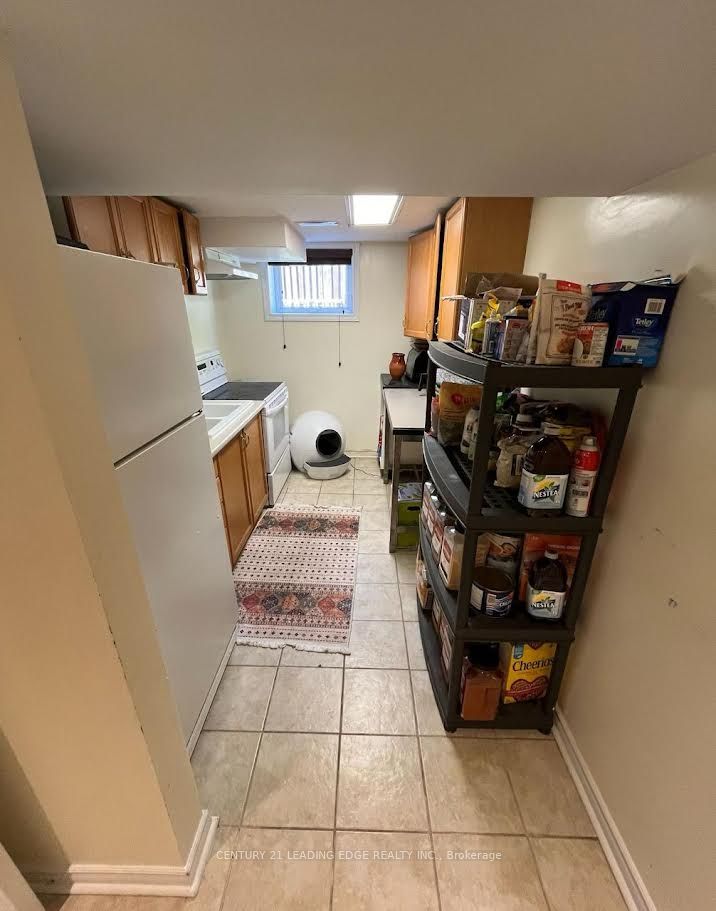 98 Flora Drive W, Toronto, ON M1P 1A6 photo 4