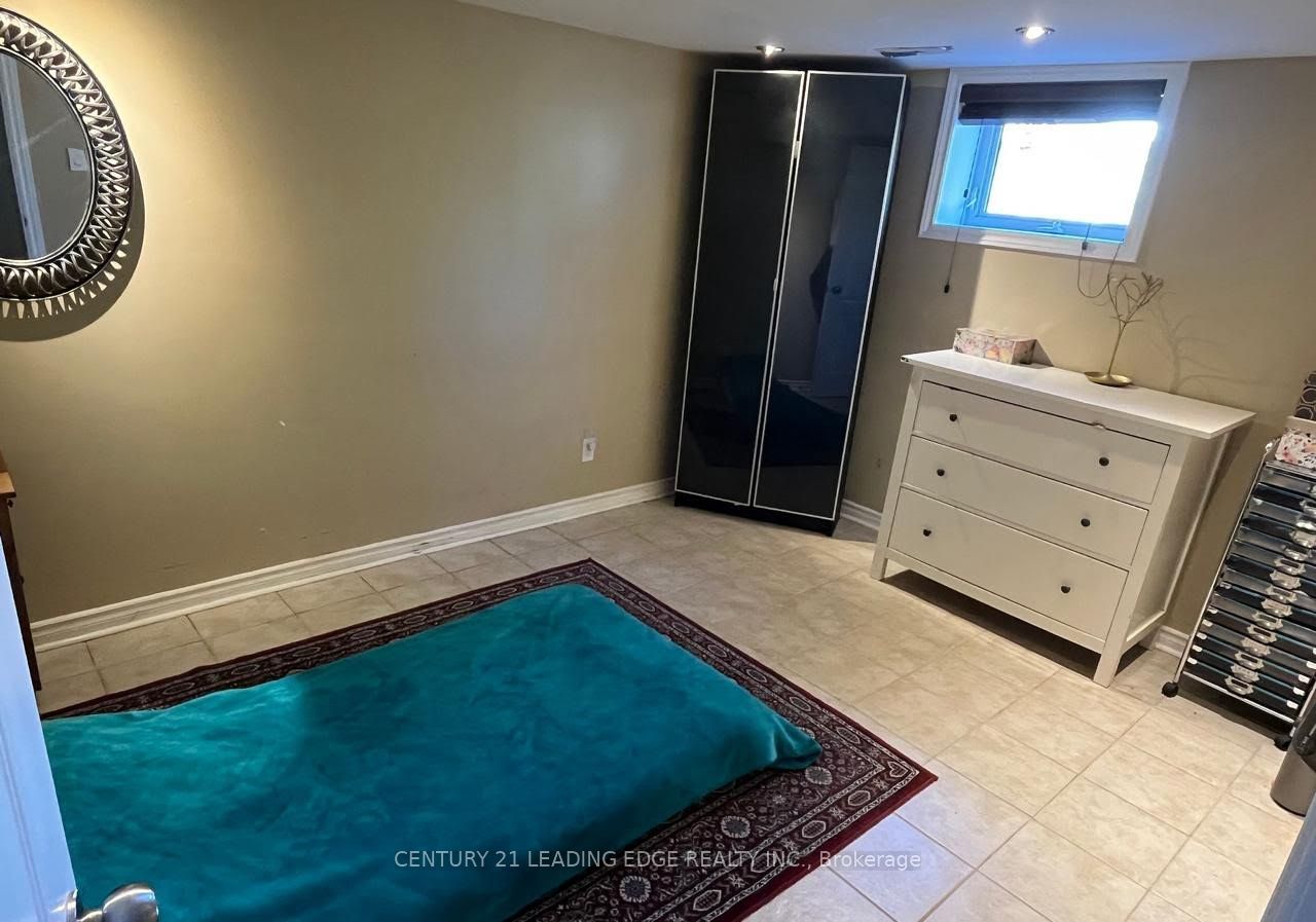 98 Flora Drive W, Toronto, ON M1P 1A6 photo 5