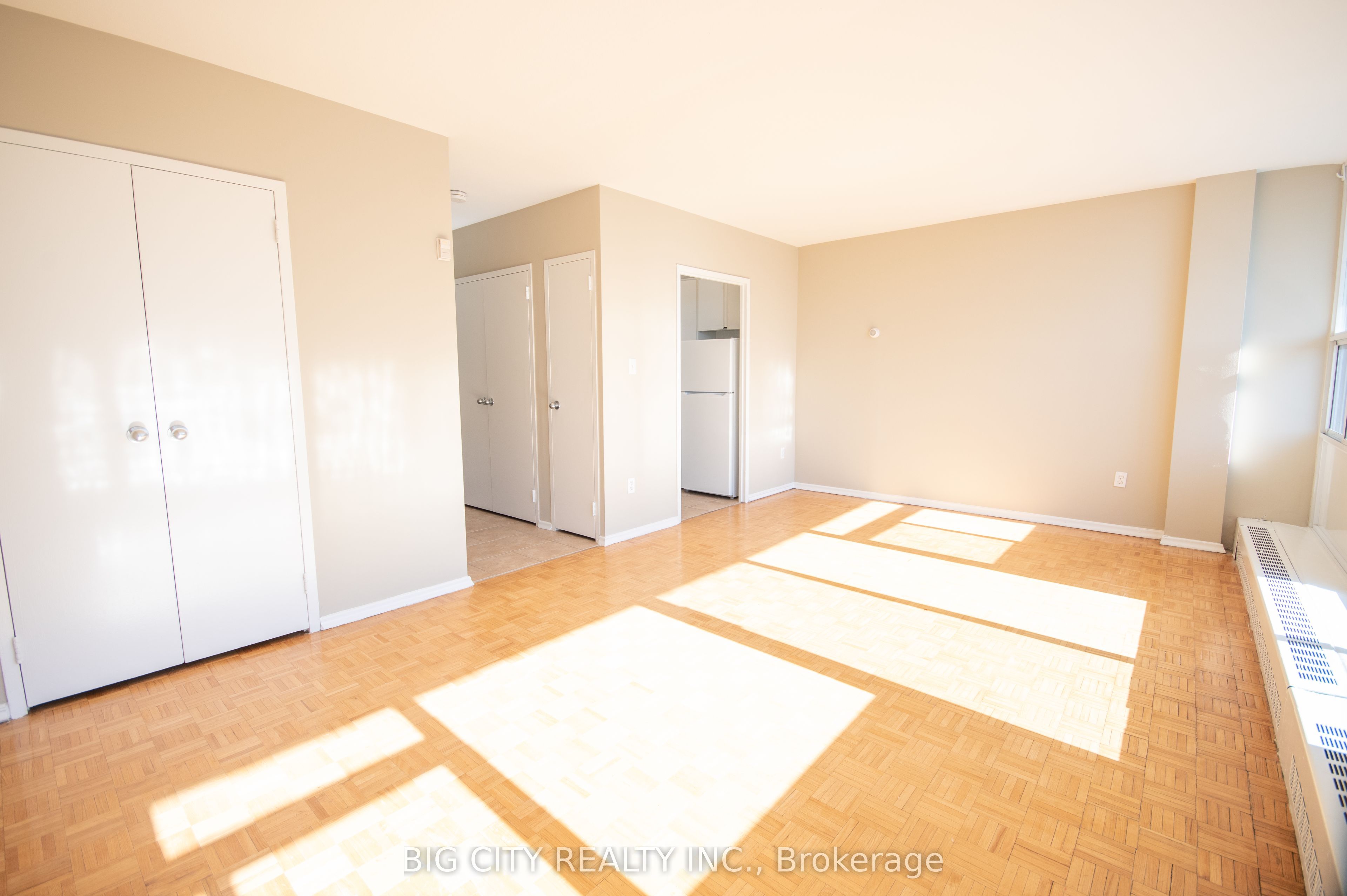 70 Cambridge Avenue 22, Toronto, ON M4K 2L5 photo 2