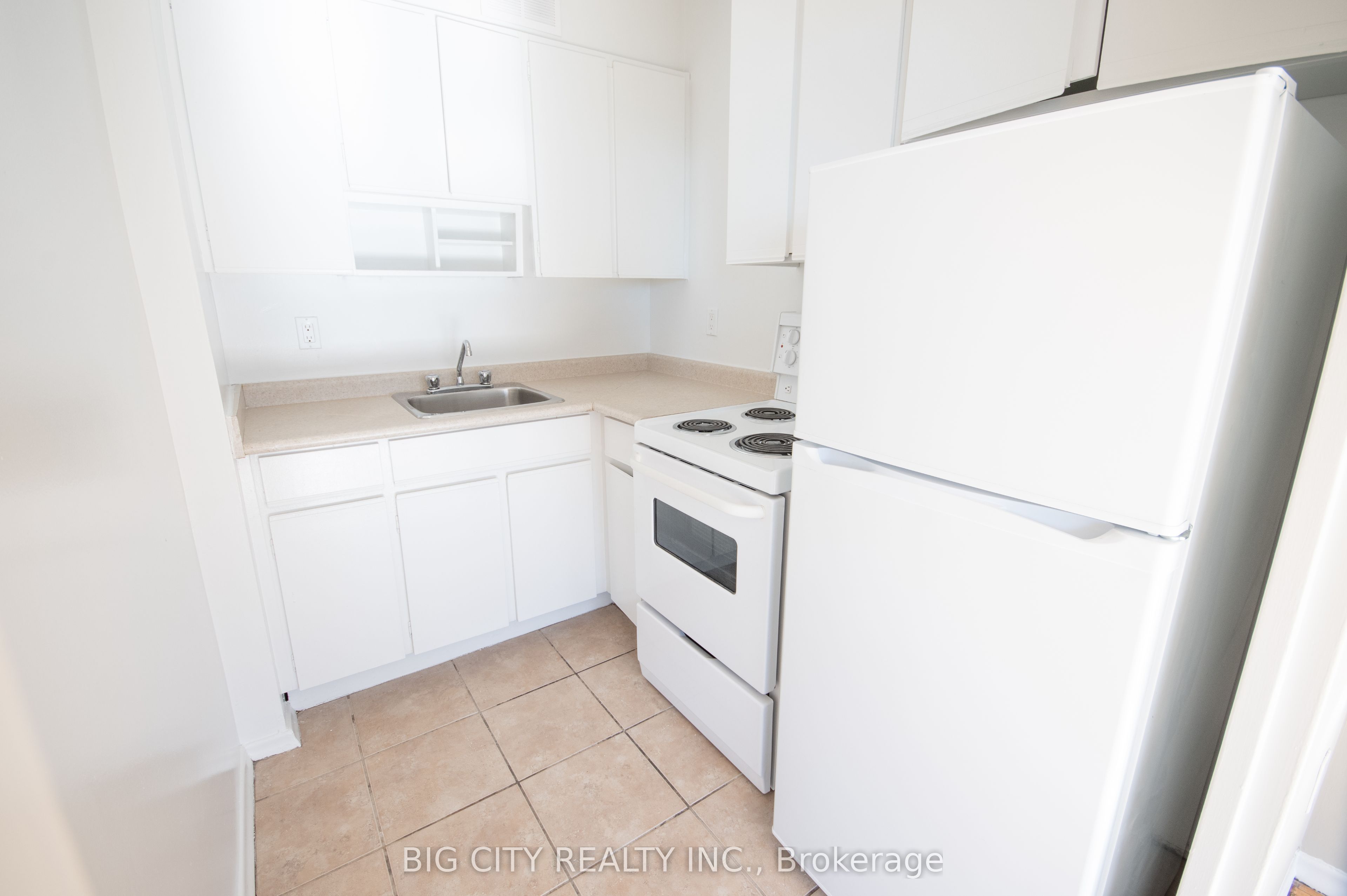 70 Cambridge Avenue 22, Toronto, ON M4K 2L5 photo 3