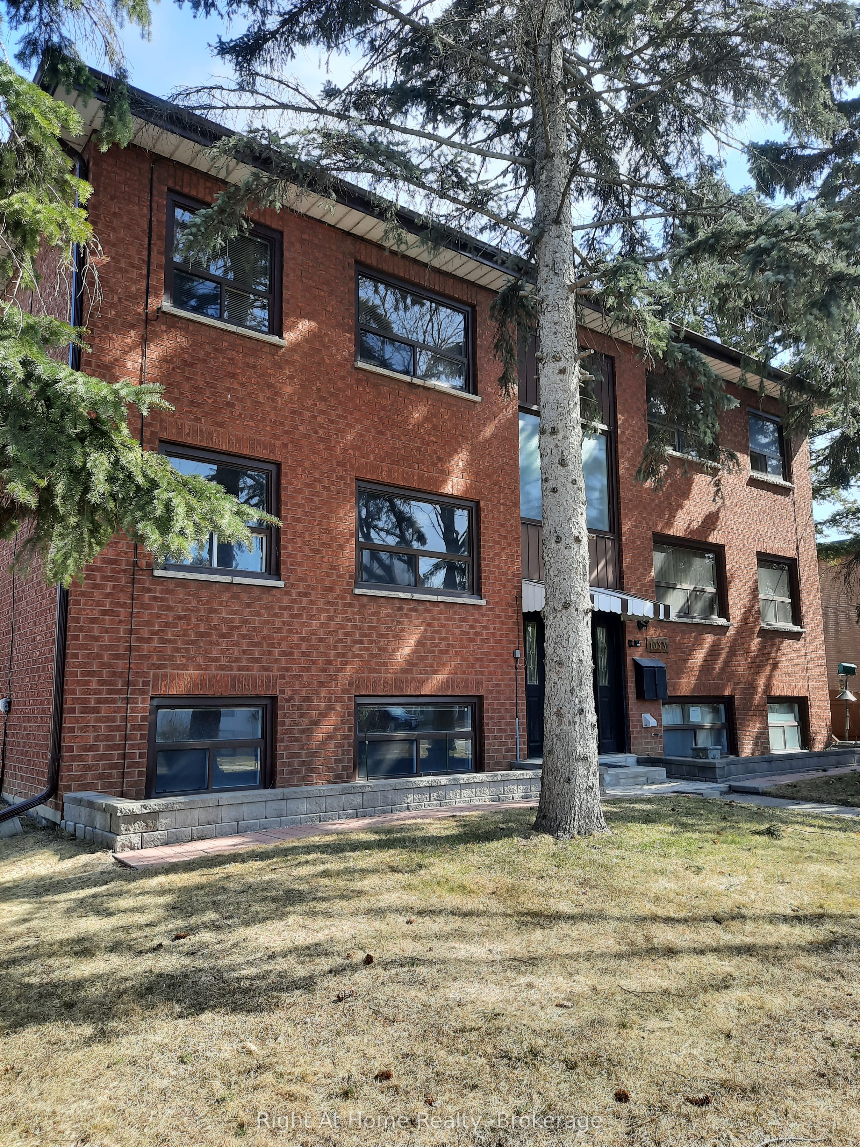 1033 Ravine Road 1, Oshawa, ON L1H 4C9