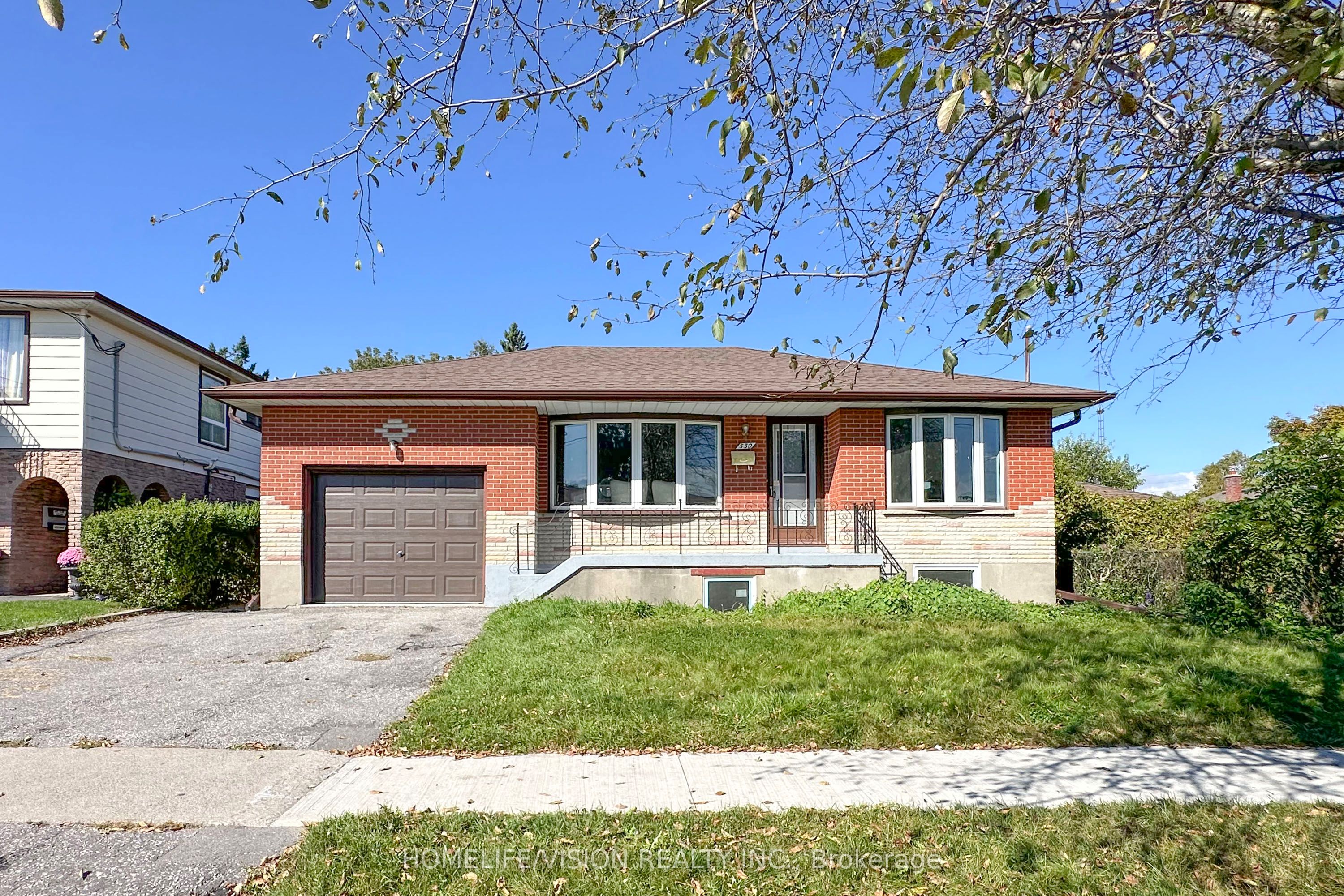 530 Dean Avenue, Oshawa, ON L1H 3E5 photo 2