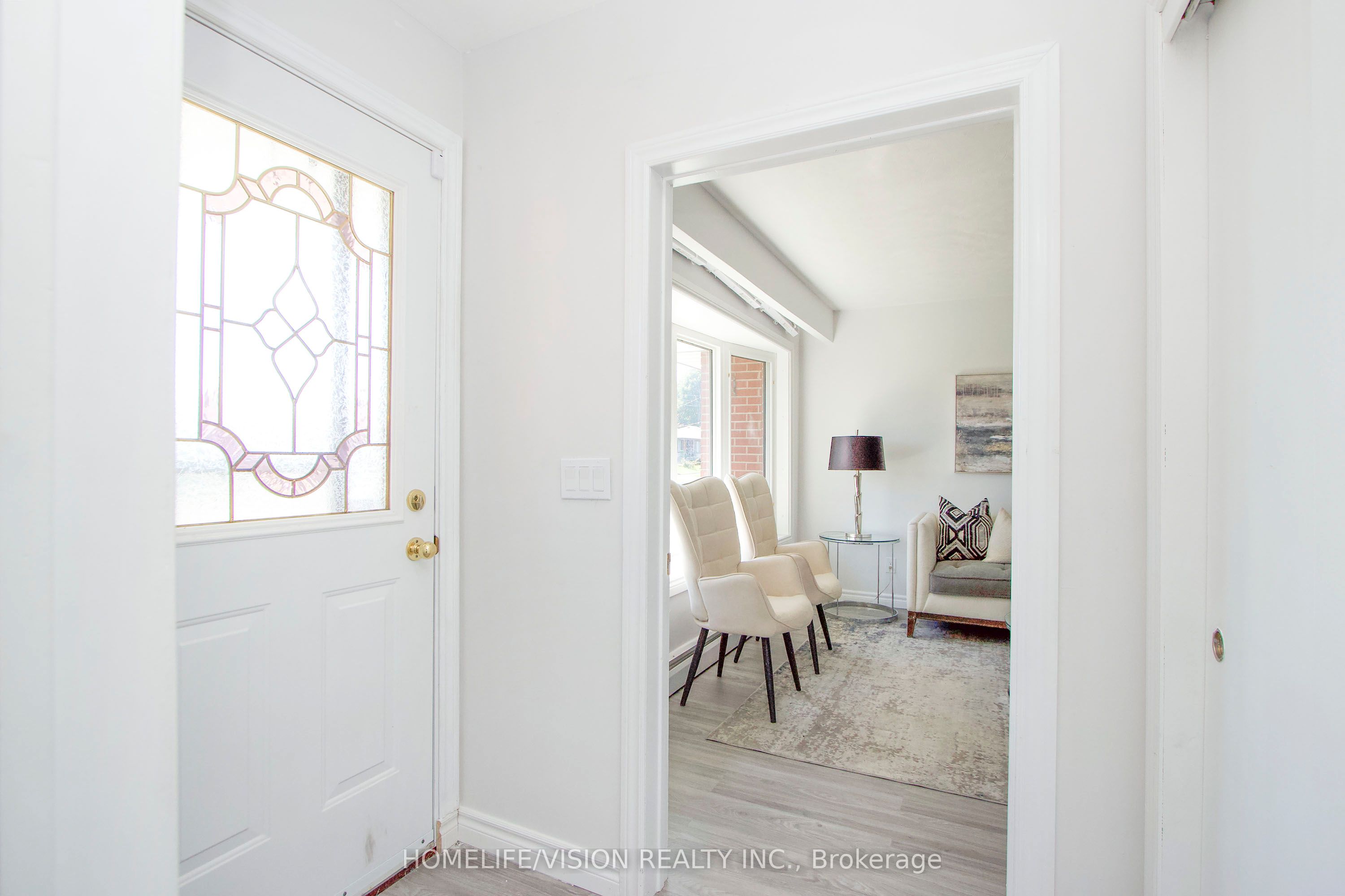 530 Dean Avenue, Oshawa, ON L1H 3E5 photo 4