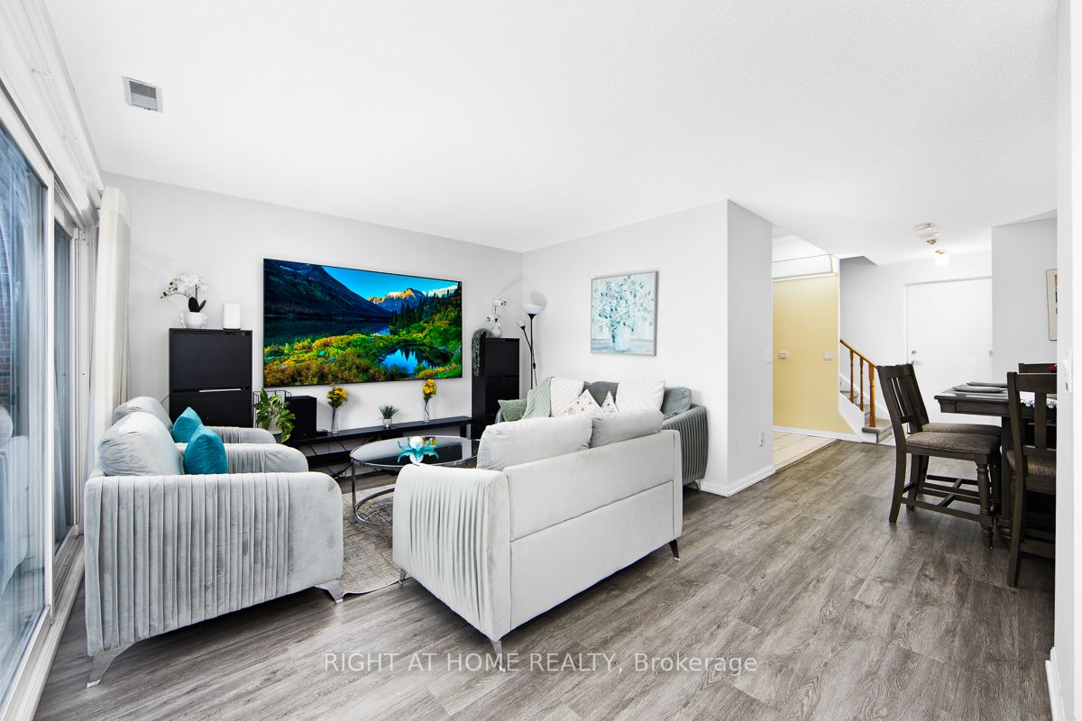 1400 The Esplanade N 702, Pickering, ON L1V 6V2 photo 4
