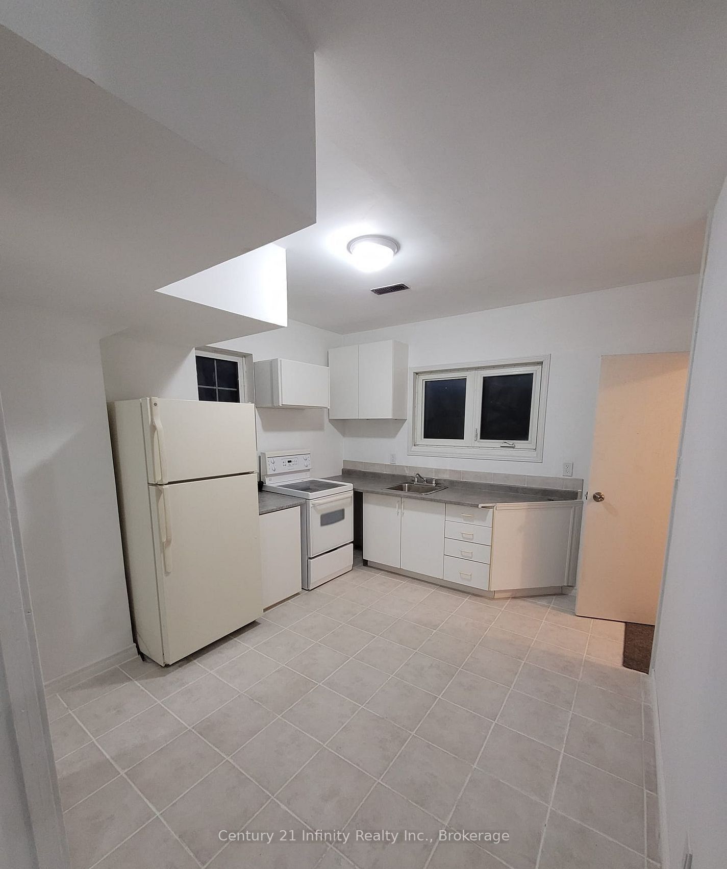 555 Ritson Road S B, Oshawa, ON L1H 5K6 photo 4