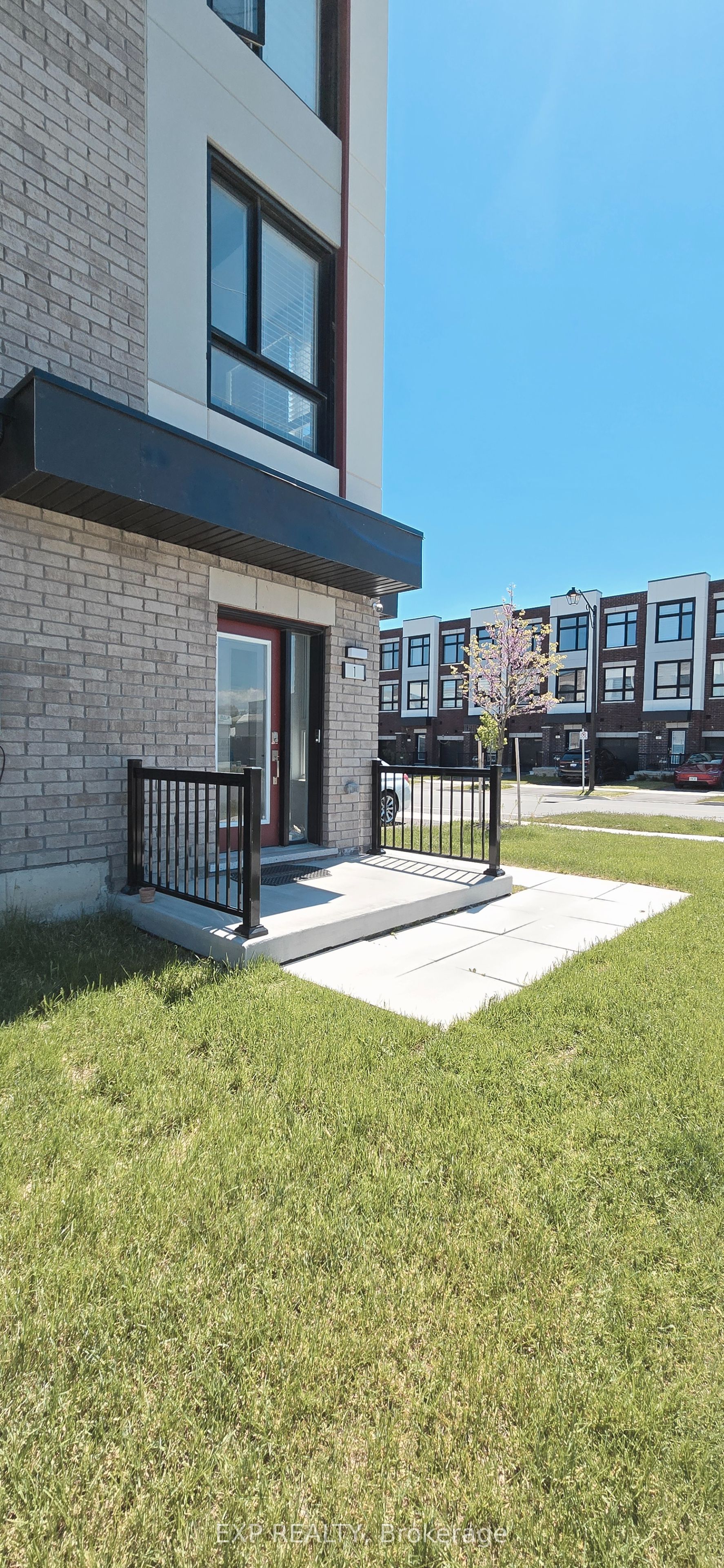 1 Pegler Street, Ajax, ON L1S 7M3 photo 2