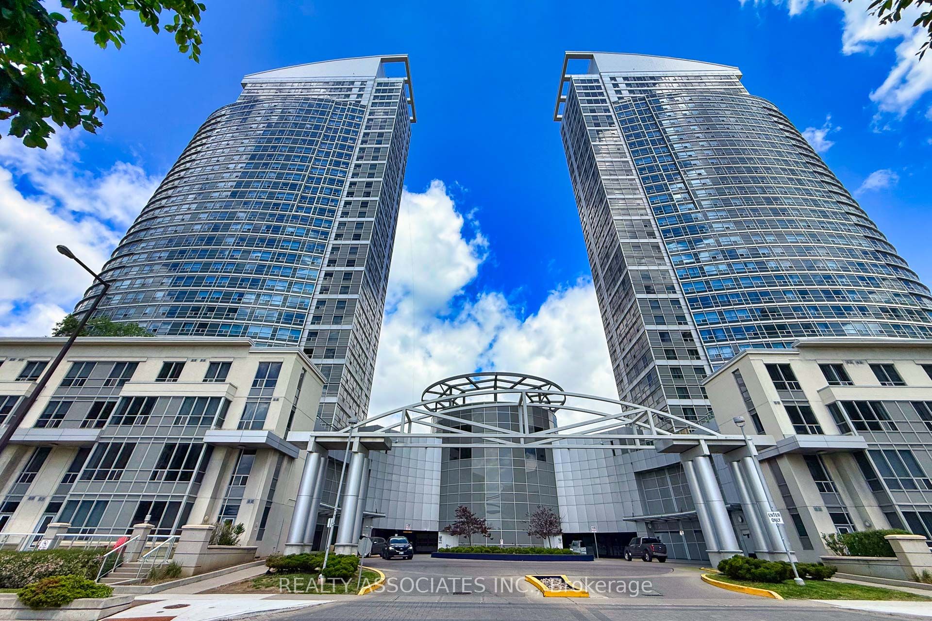 36 Lee Centre Drive 2501, Toronto, ON M1H 3K2 photo 2