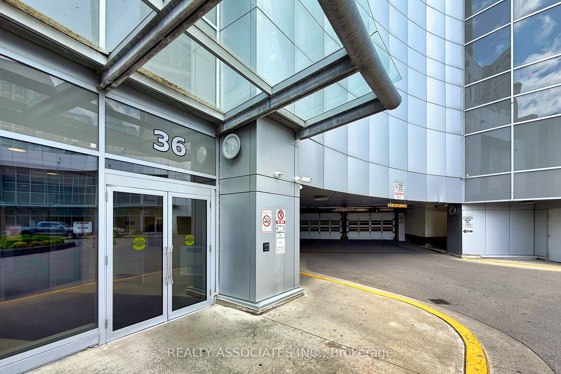 36 Lee Centre Drive 2501, Toronto, ON M1H 3K2 photo 4