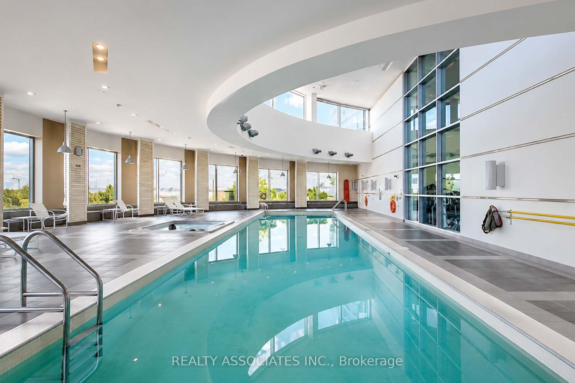36 Lee Centre Drive 2501, Toronto, ON M1H 3K2 photo 5