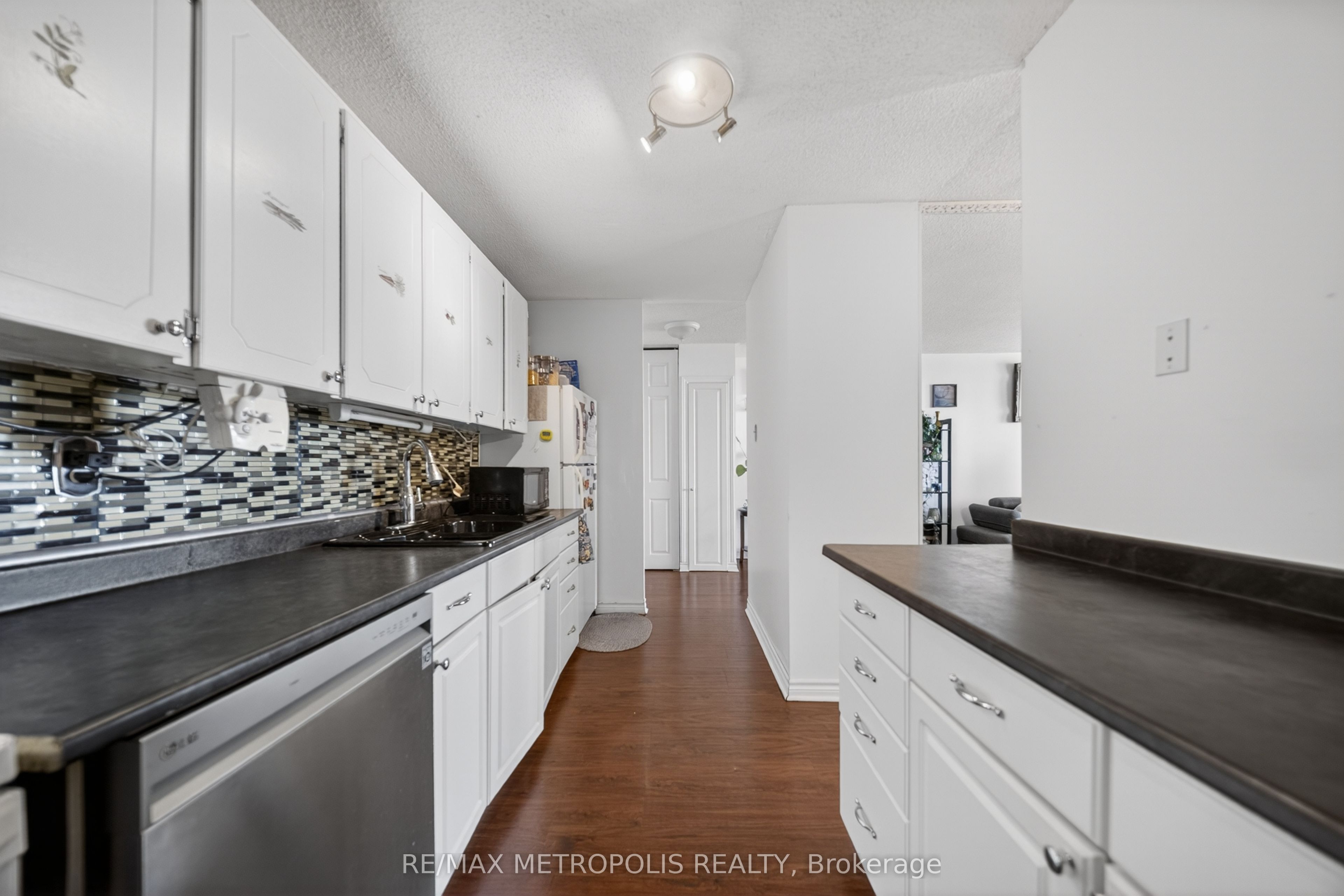 15 Torrance Road 1102, Toronto, ON M1J 3K2 photo 5