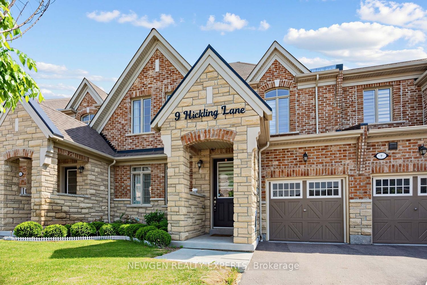 9 Hickling Lane, Ajax, ON L1T 4R1 photo 2
