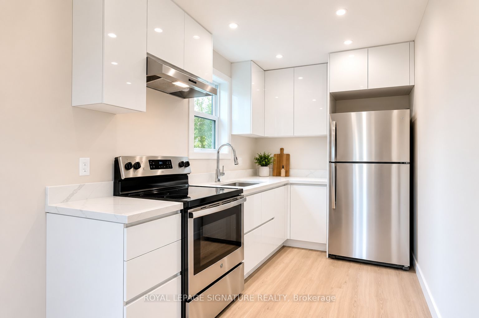 1 Hassard Avenue 4, Toronto, ON M4K 3N3 photo 3