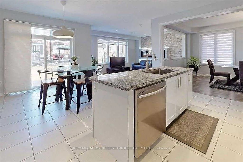 1219 Graham Clapp Avenue Main, Oshawa, ON L1K 0Y3 photo 2