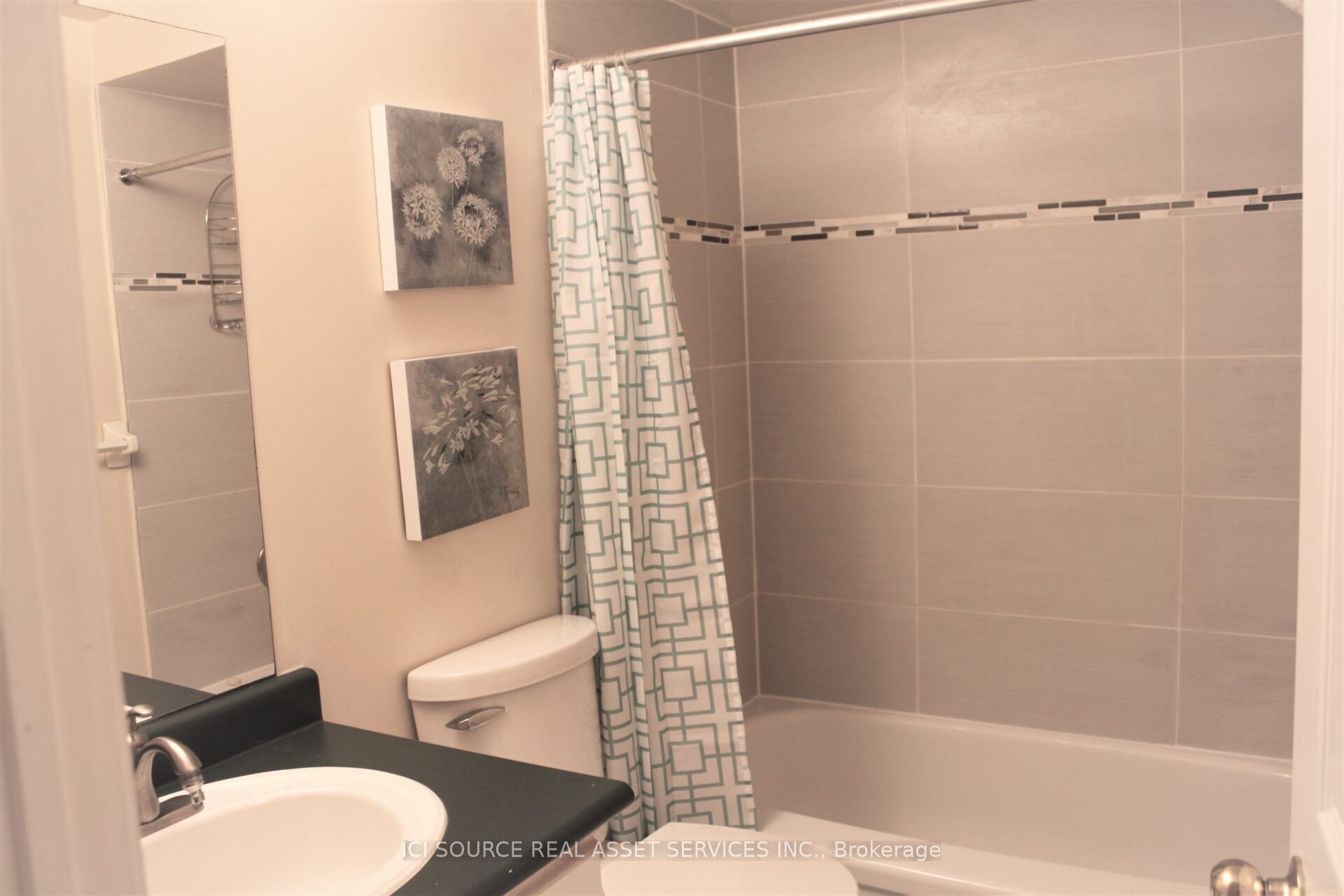 301 Gowan Avenue Basement, Toronto, ON M4J 2K7 photo 4