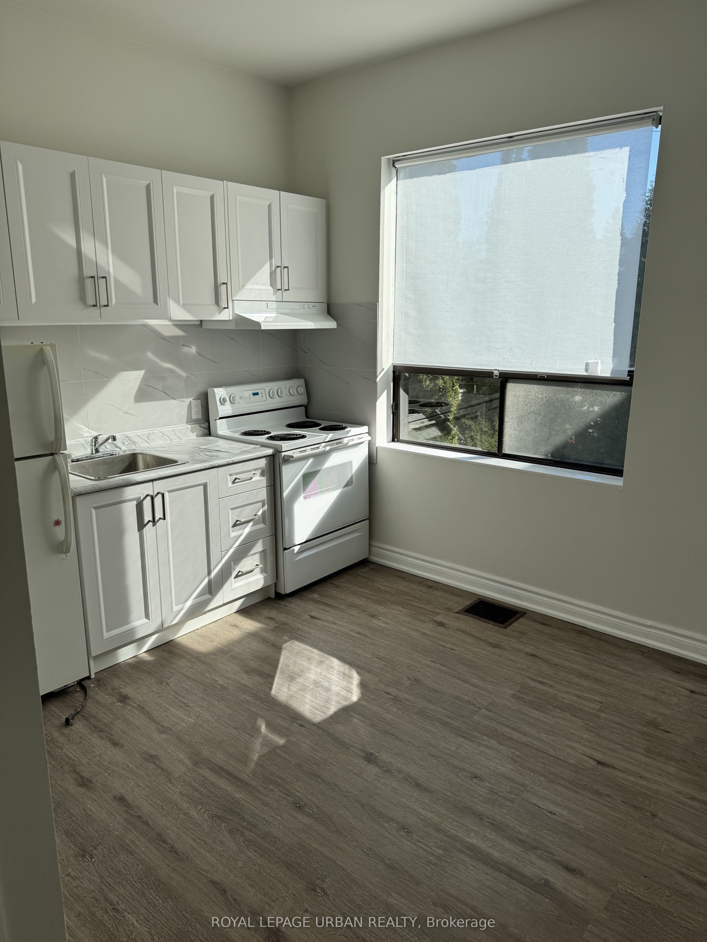 765 Pape Avenue 206, Toronto, ON M4K 3T2 photo 3