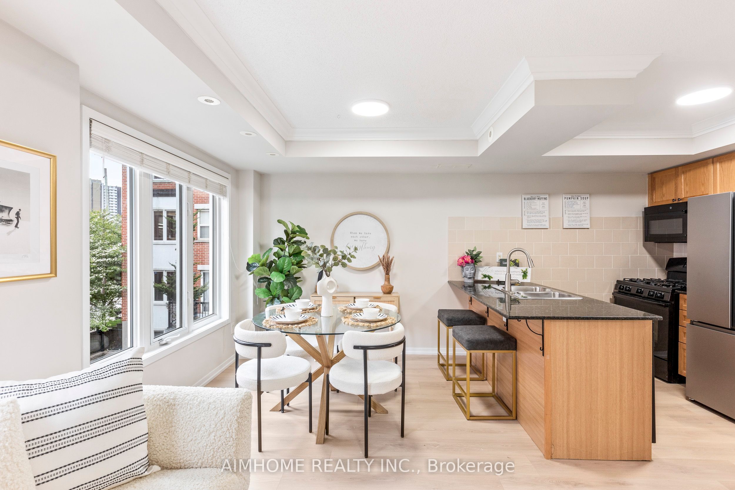 29 Frances Loring Lane 6, Toronto, ON M4M 3G2