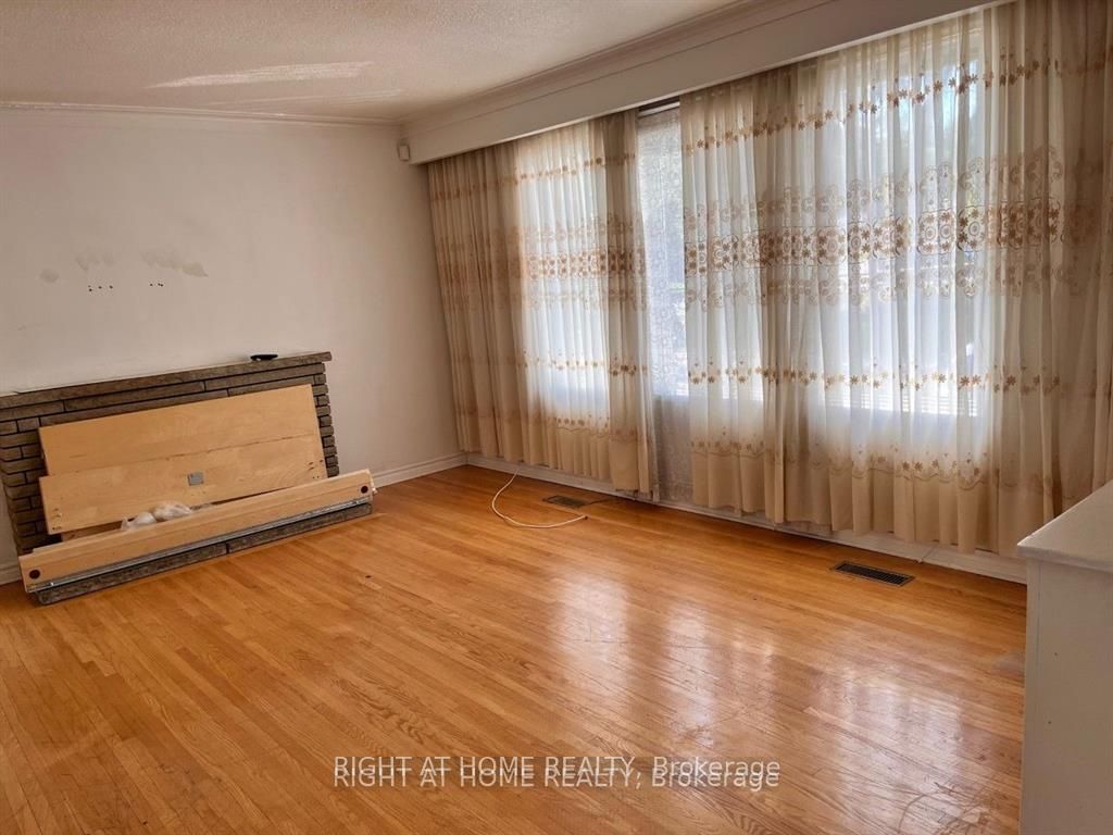 10 Shenley Road, Toronto, ON M1K 3V6 photo 2