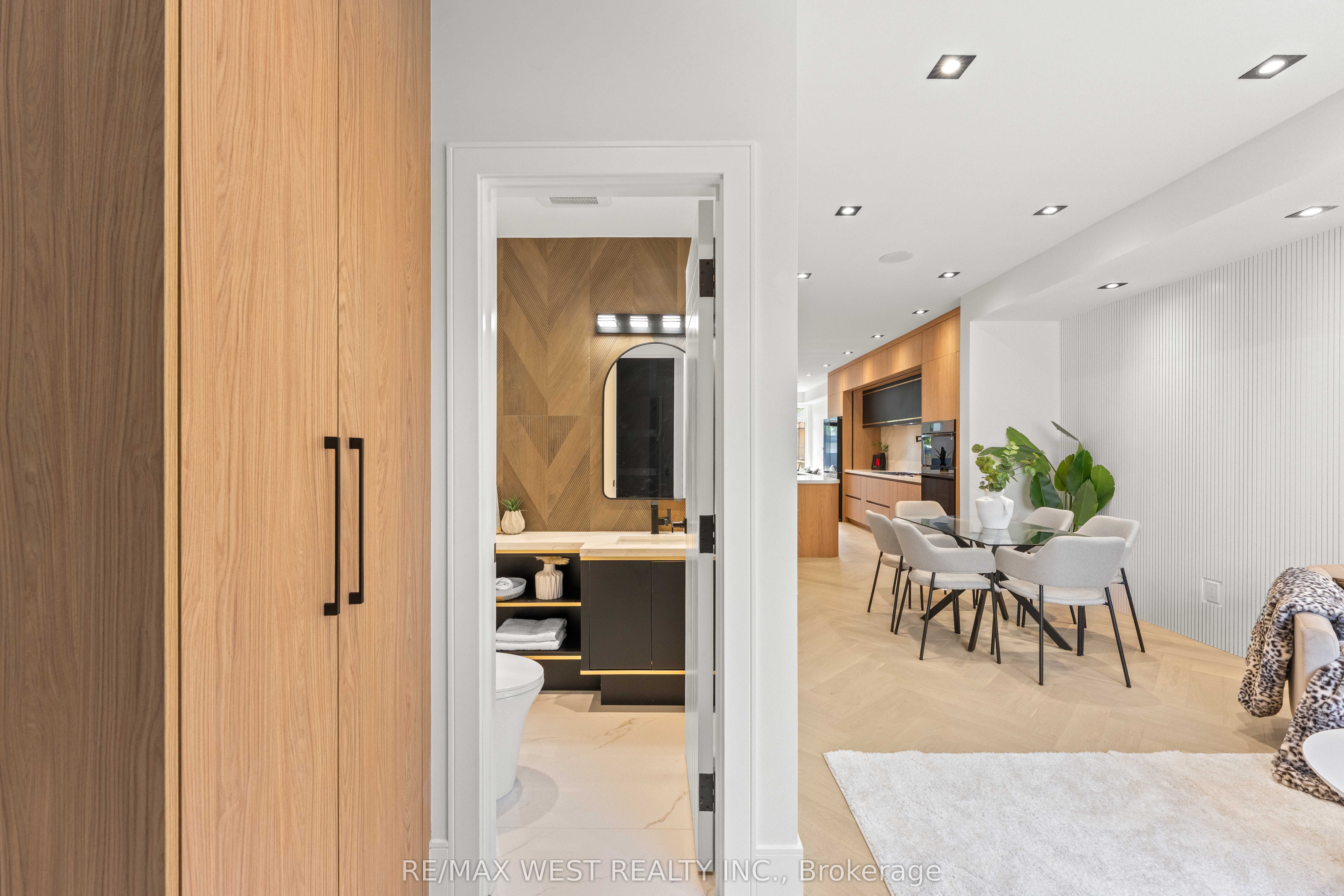 15 Cruikshank Avenue, Toronto, ON M4K 1S6 photo 5