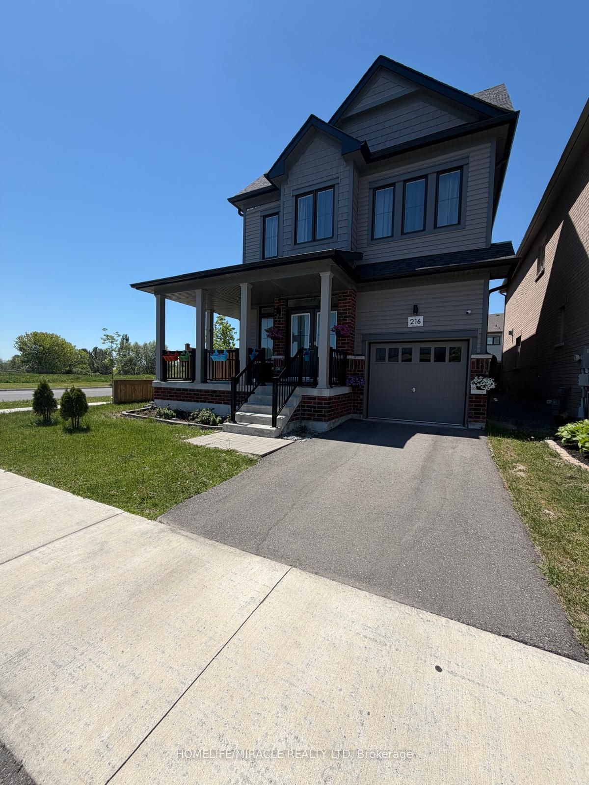 216 Fleetwood Drive, Oshawa, ON L1K 3E7 photo 2