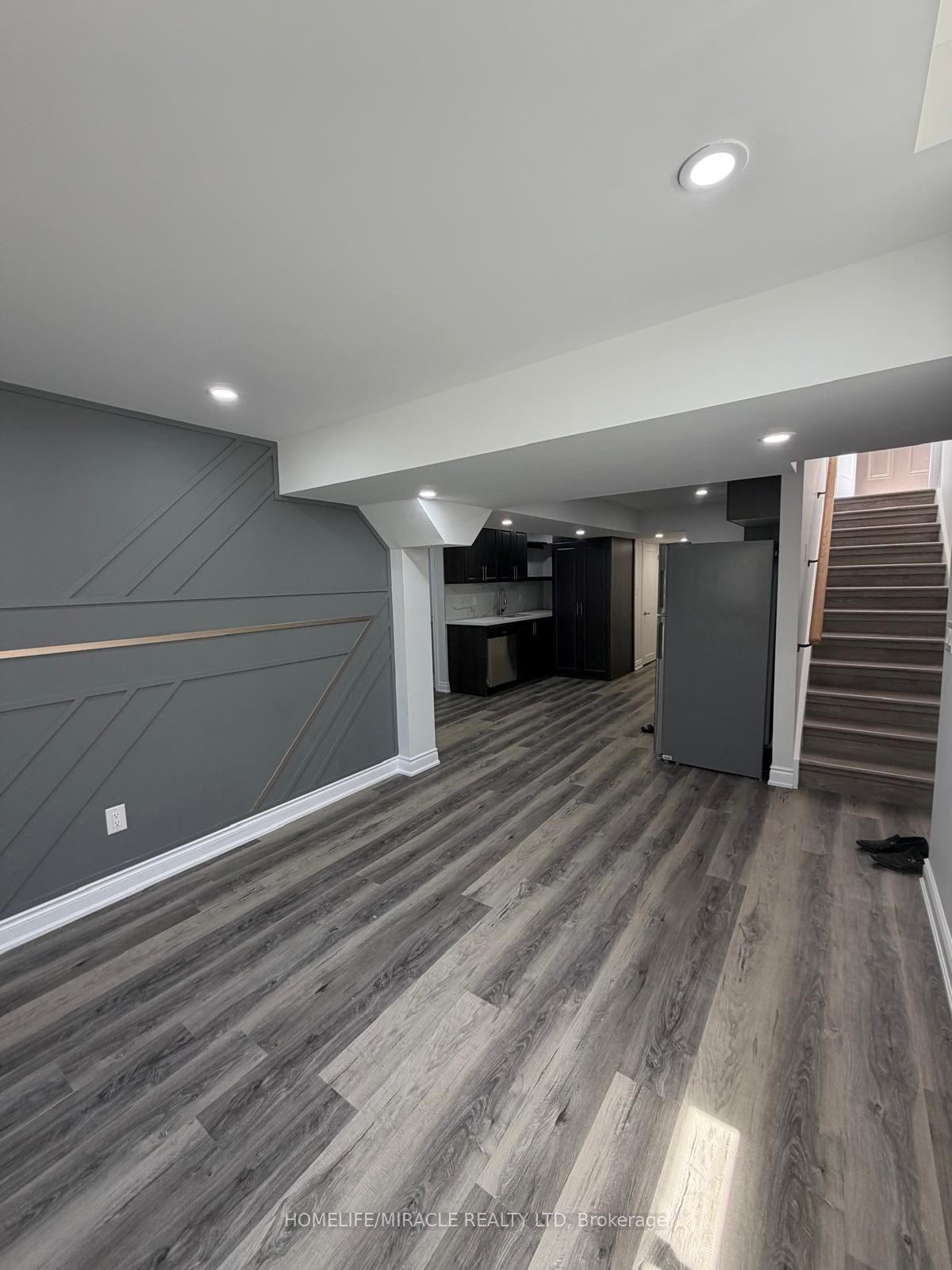 216 Fleetwood Drive, Oshawa, ON L1K 3E7 photo 5
