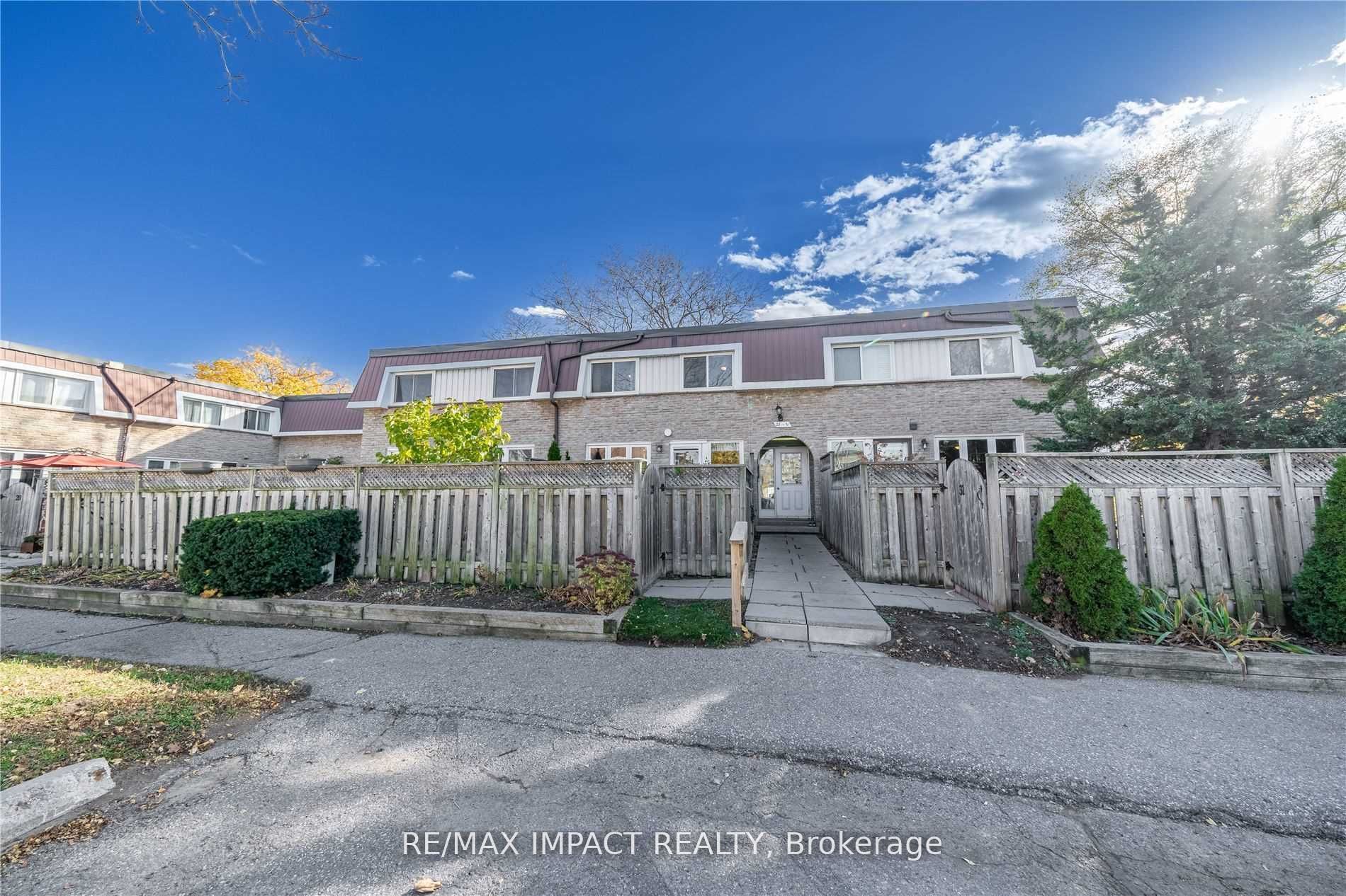 33 Taunton Road E 28, Oshawa, ON L1G 3T6
