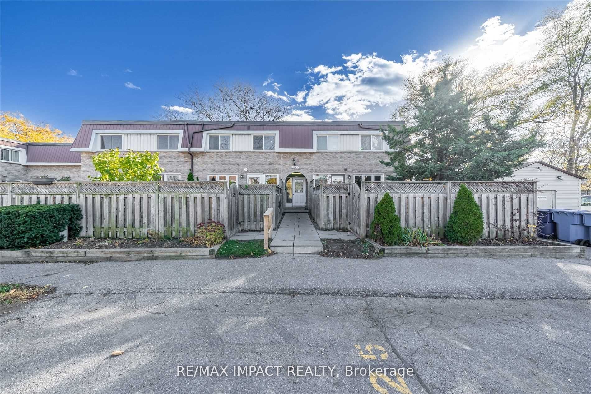33 Taunton Road E 28, Oshawa, ON L1G 3T6 photo 2