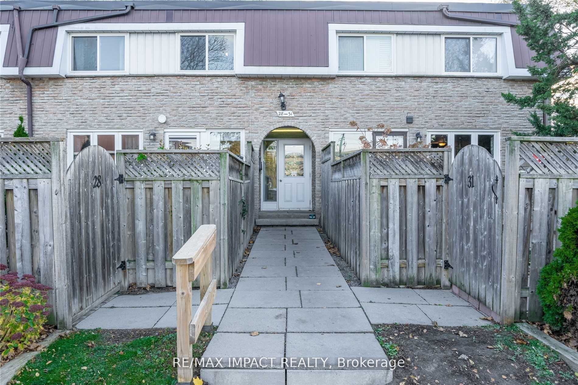 33 Taunton Road E 28, Oshawa, ON L1G 3T6 photo 3