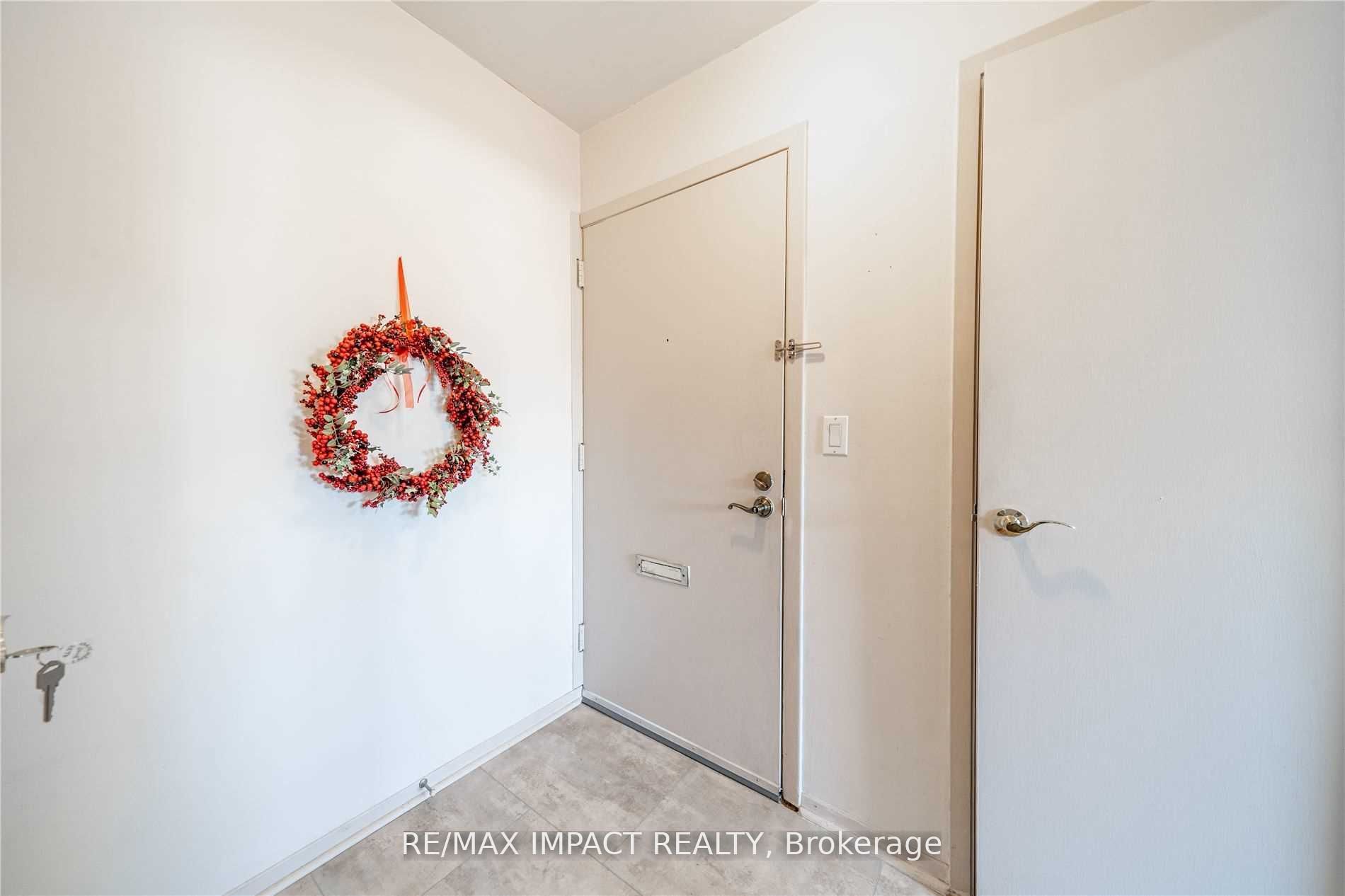 33 Taunton Road E 28, Oshawa, ON L1G 3T6 photo 4