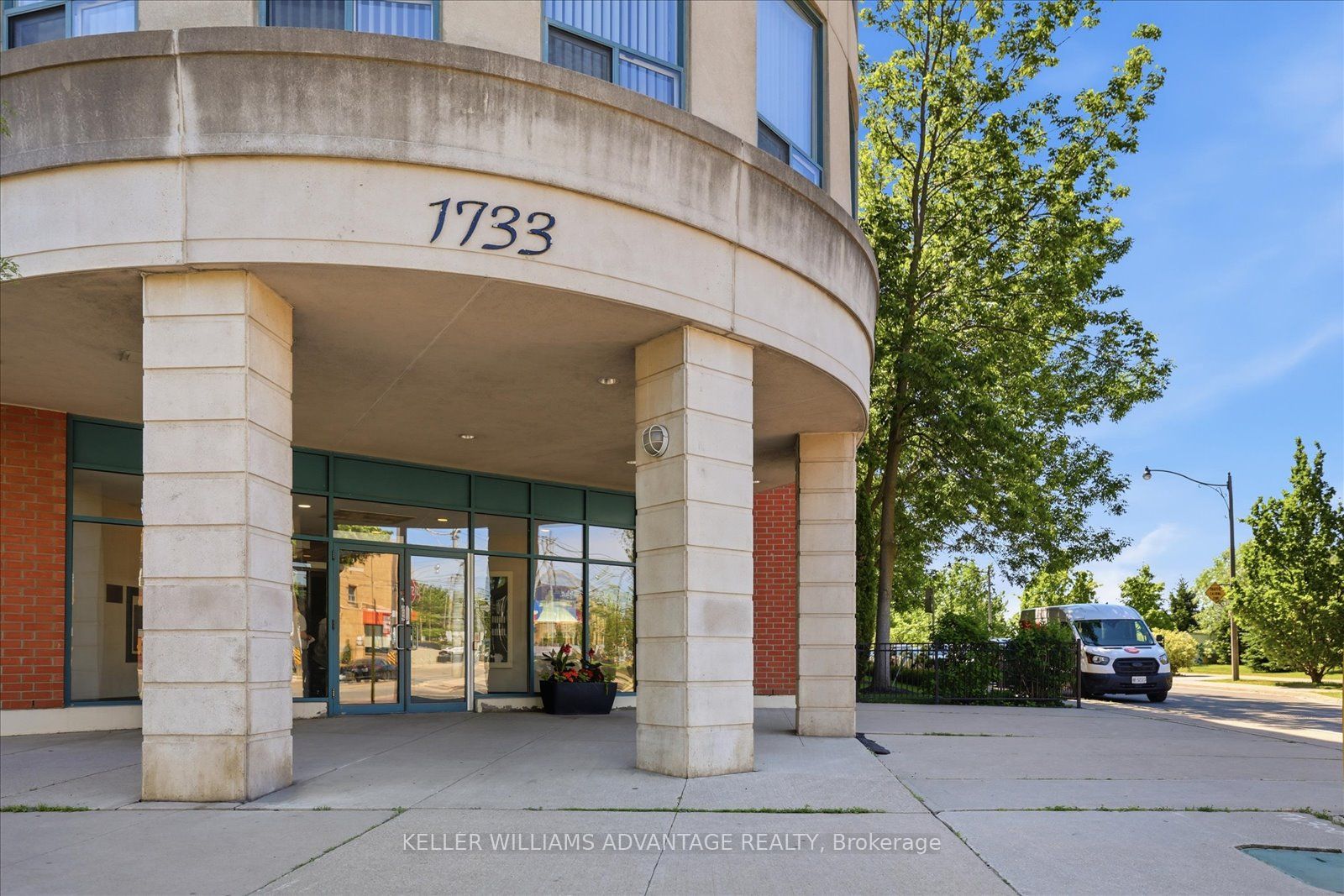 1733 Queen Street E 415, Toronto, ON M4L 6S9 photo 3