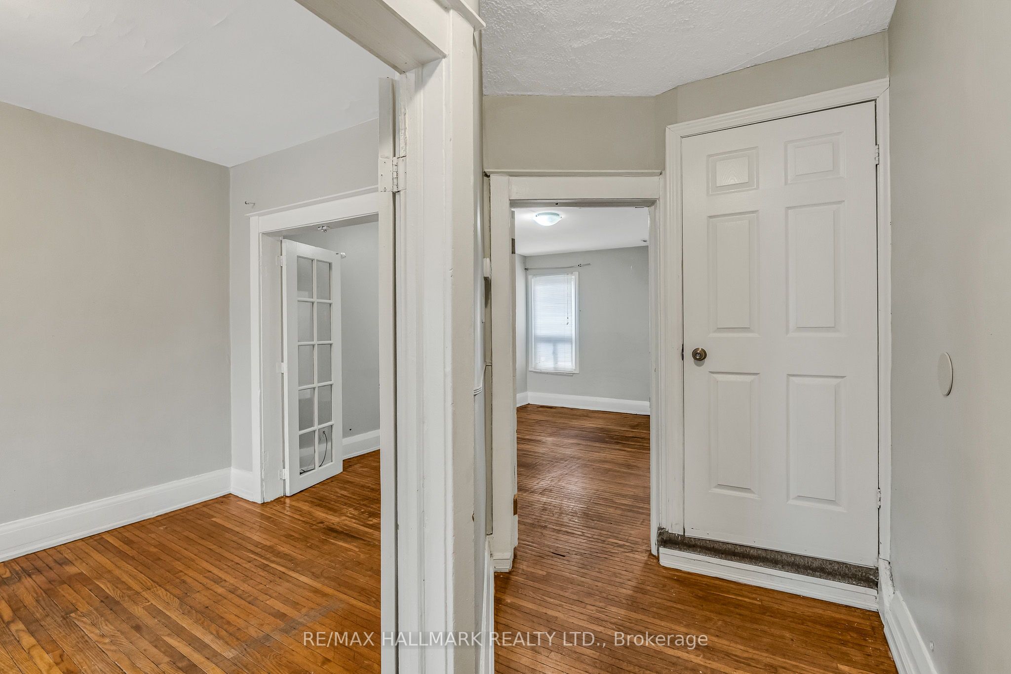 20 Kelvin Avenue, Toronto, ON M4C 5C8 photo 3