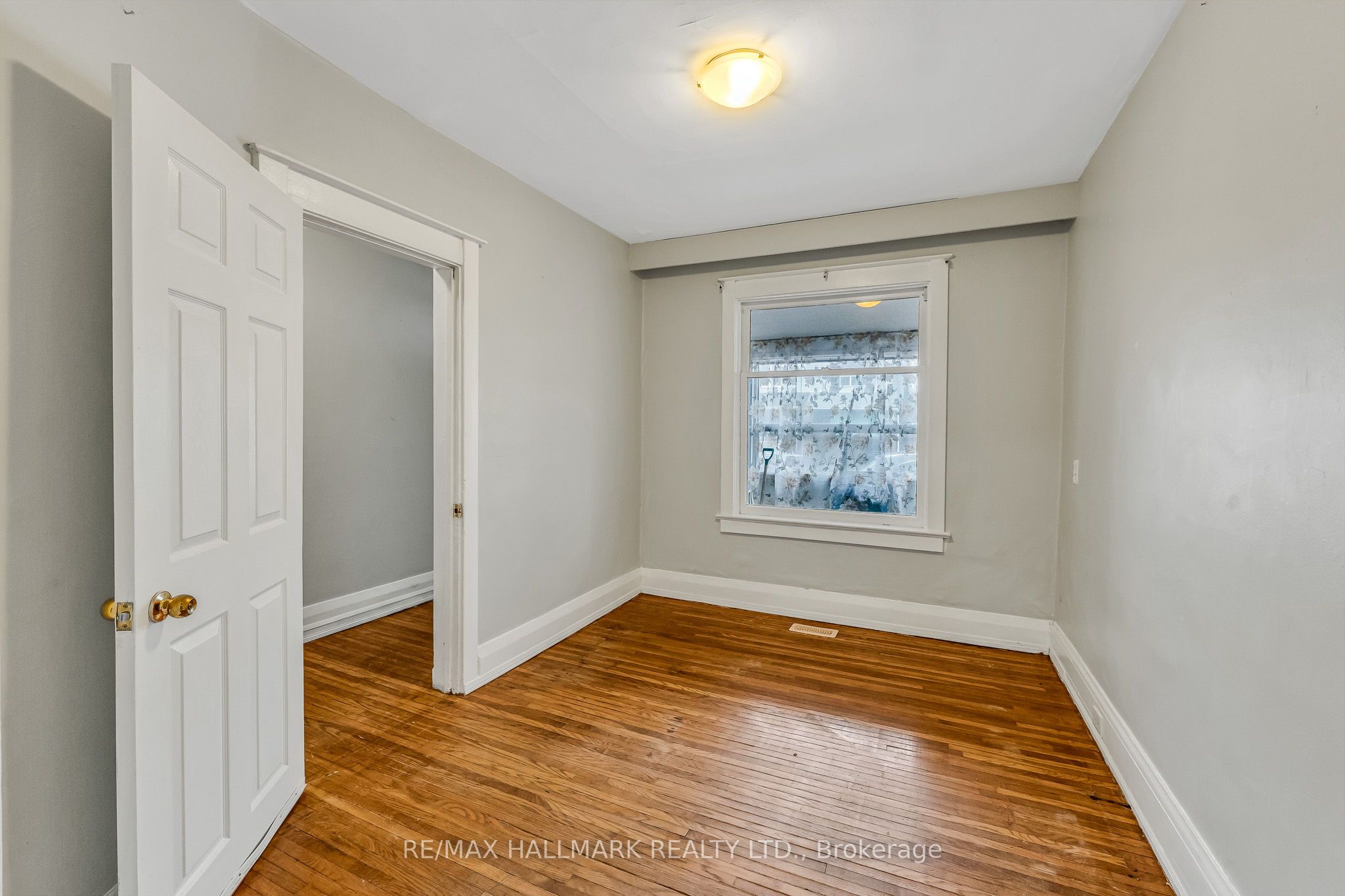 20 Kelvin Avenue, Toronto, ON M4C 5C8 photo 4
