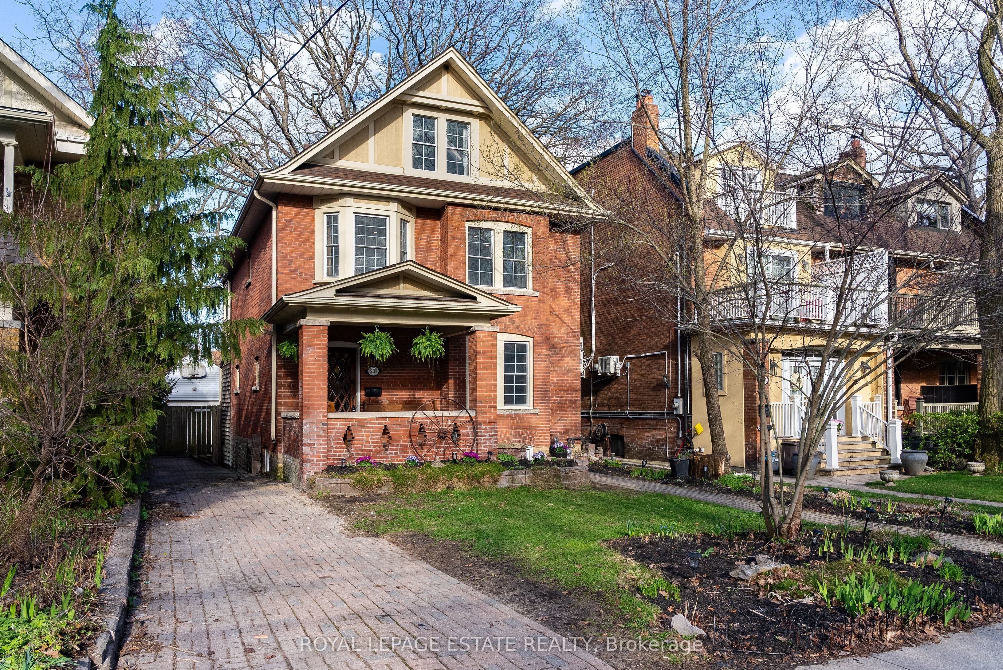 289 Beech Avenue, Toronto, ON M4E 3J1