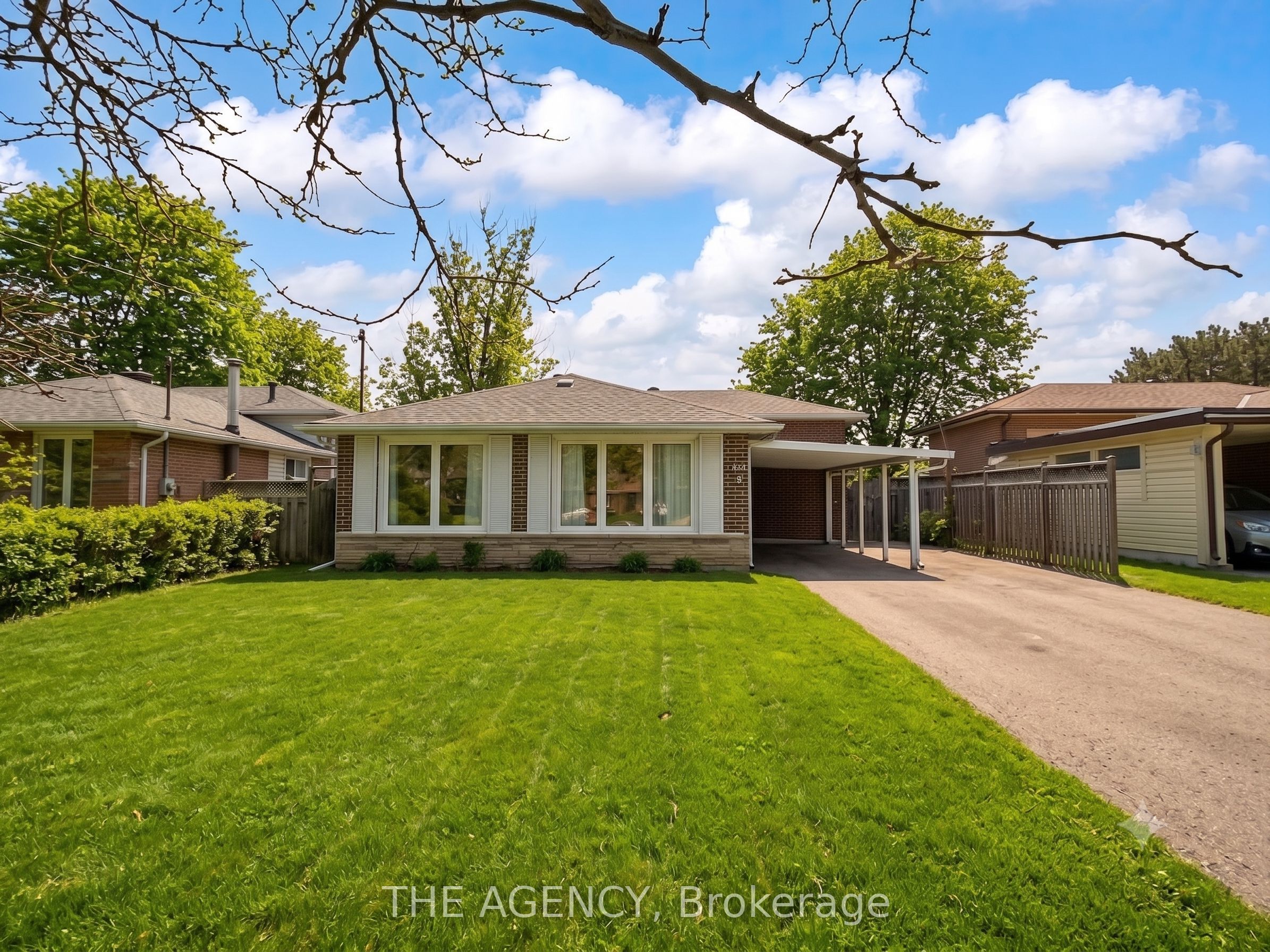 54 Manorglen Crescent, Toronto, ON M1S 1W4
