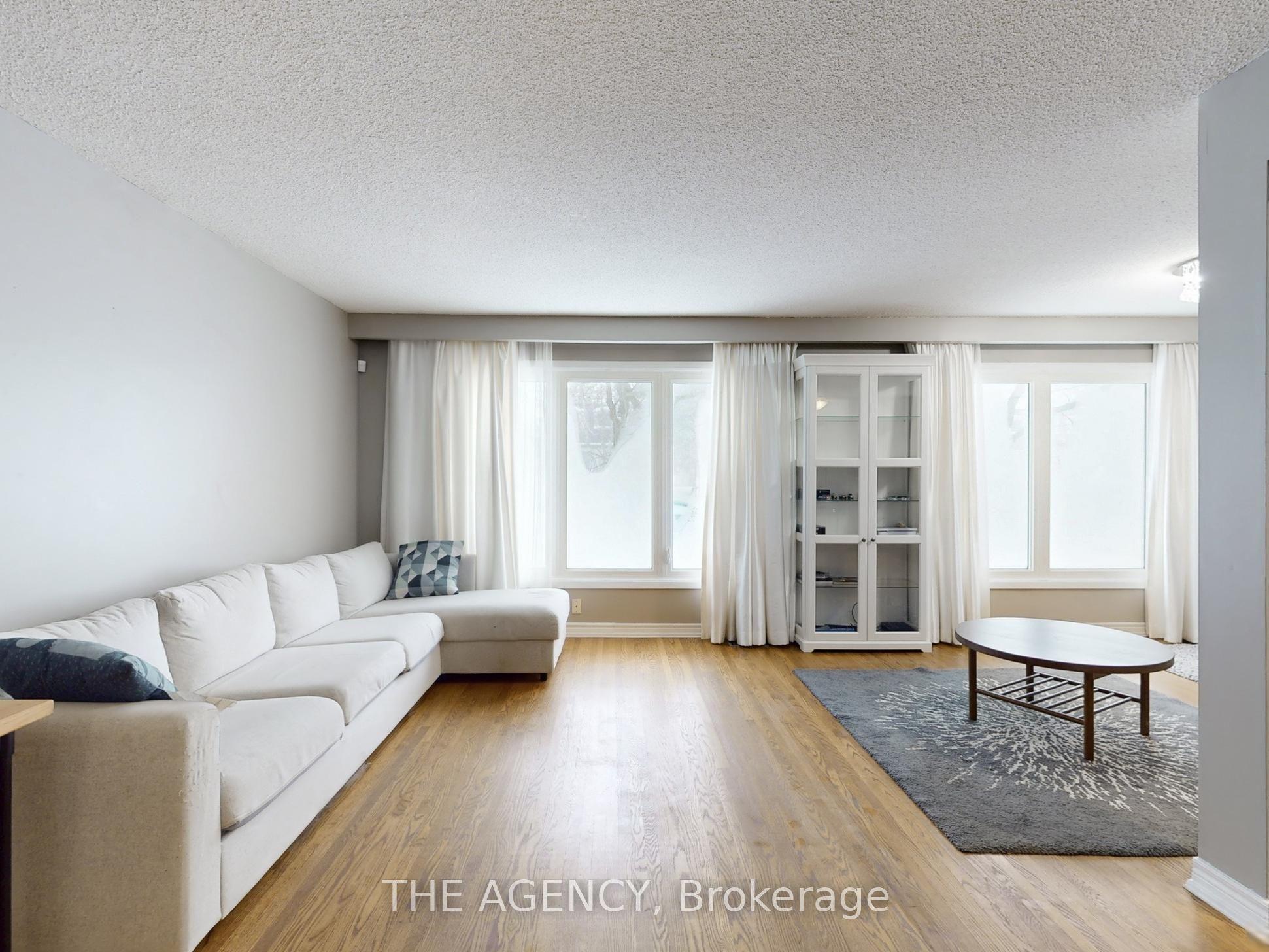 54 Manorglen Crescent, Toronto, ON M1S 1W4 photo 2