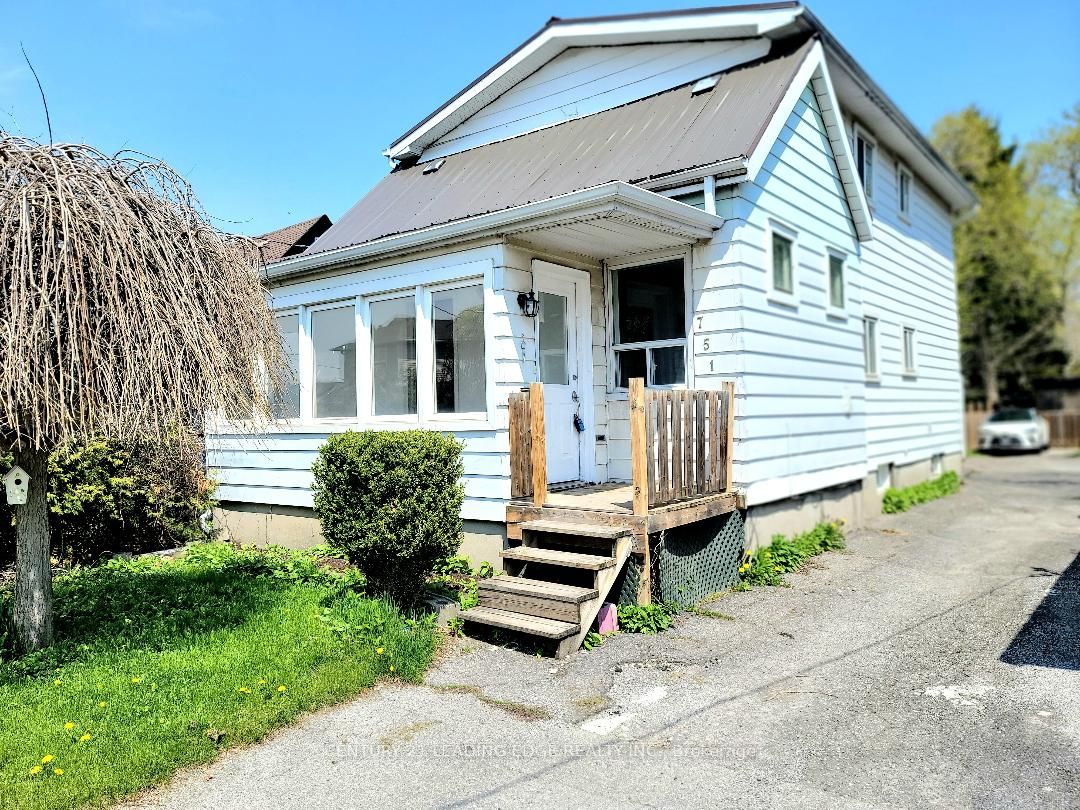 751 Gifford Street, Oshawa, ON L1H 4W1 photo 2