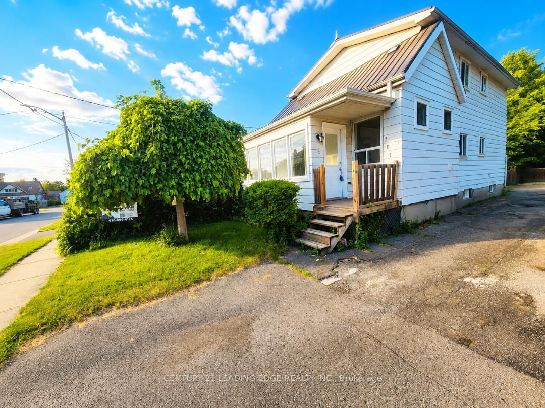 751 Gifford Street, Oshawa, ON L1H 4W1 photo 3