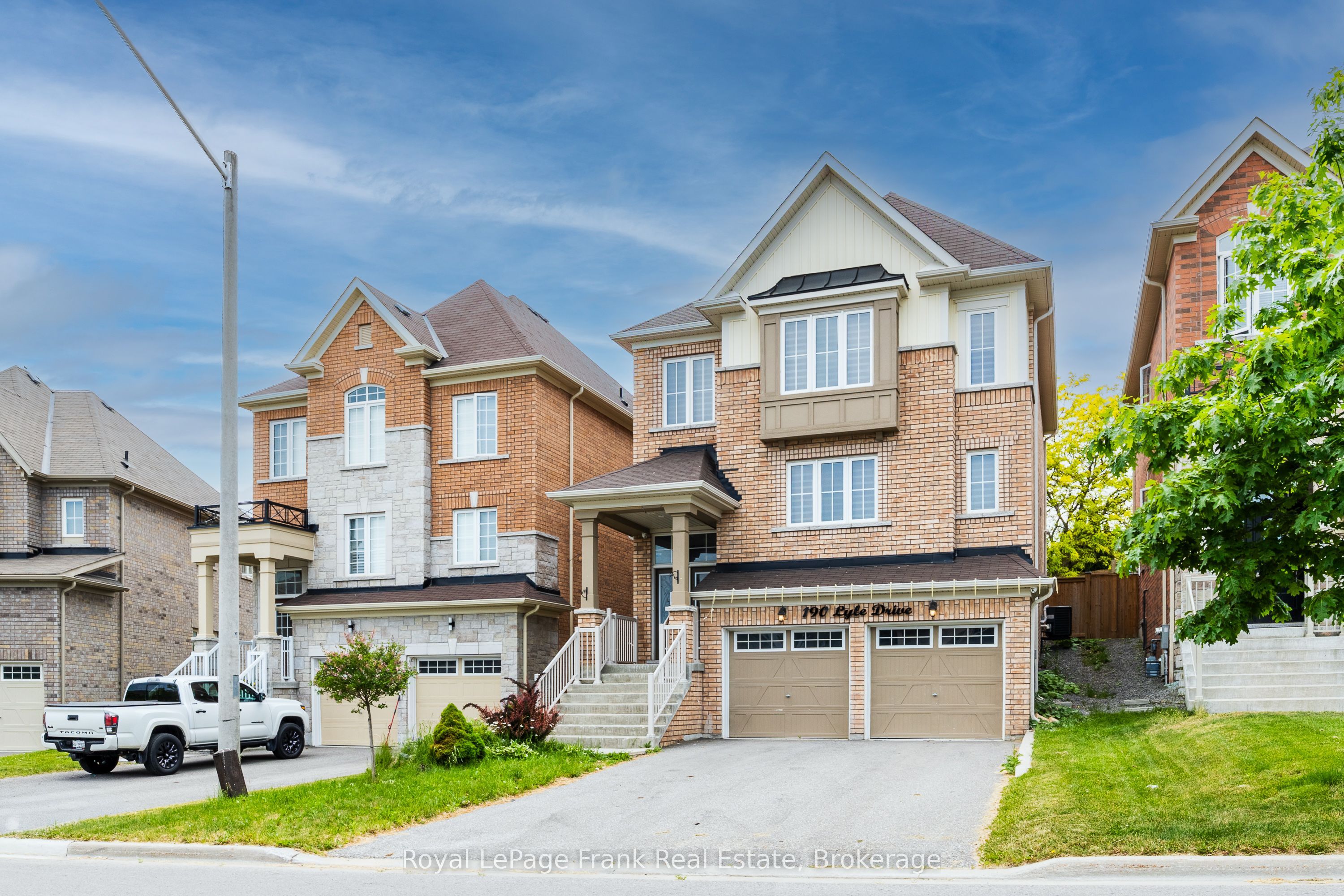 190 Lyle Drive, Clarington, ON L1C 0V8 photo 2