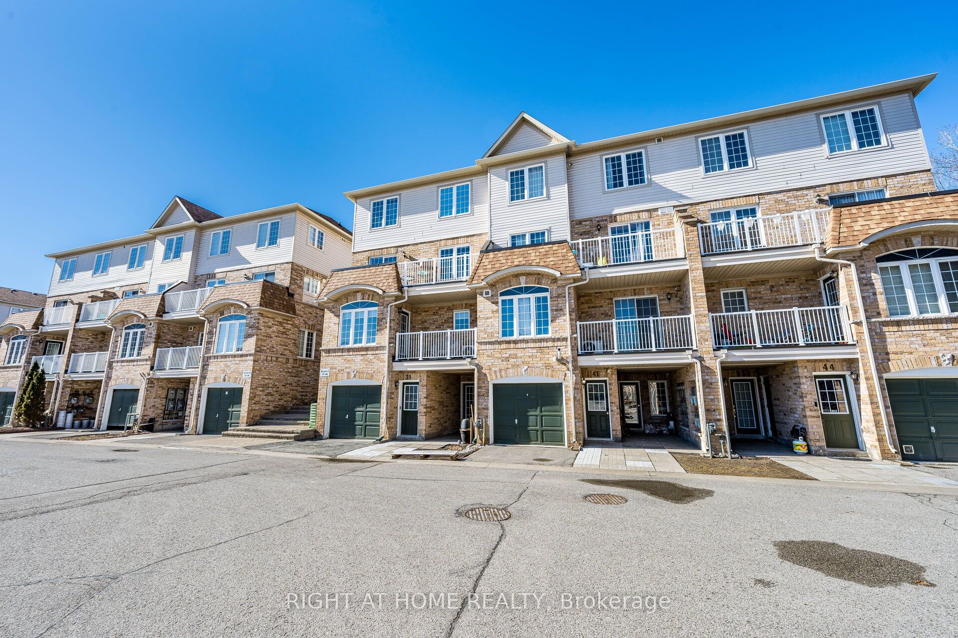 200 Mclevin Avenue 40, Toronto, ON M1B 6C7