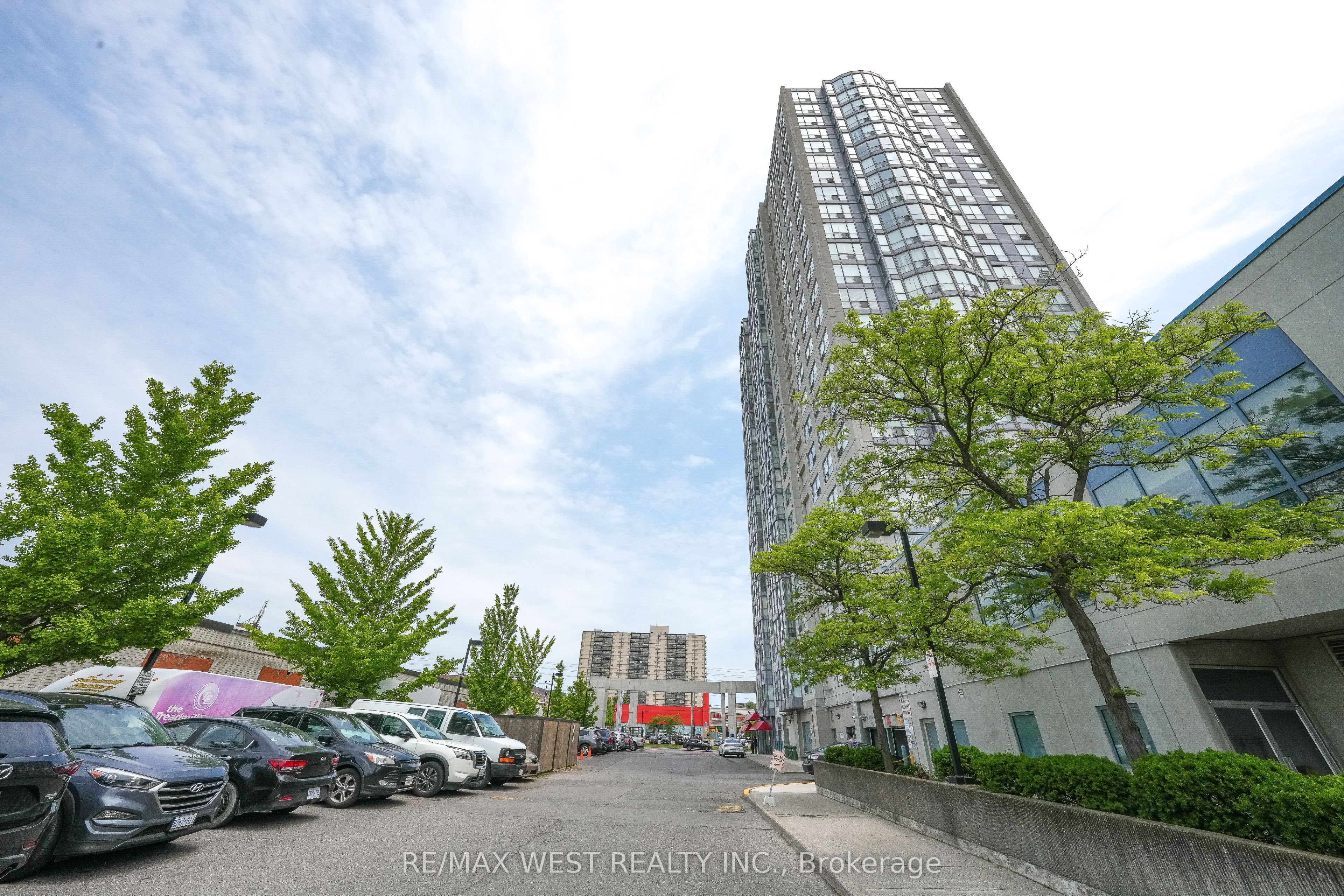 1470 Midland Avenue 608, Toronto, ON M1P 3B9 photo 2