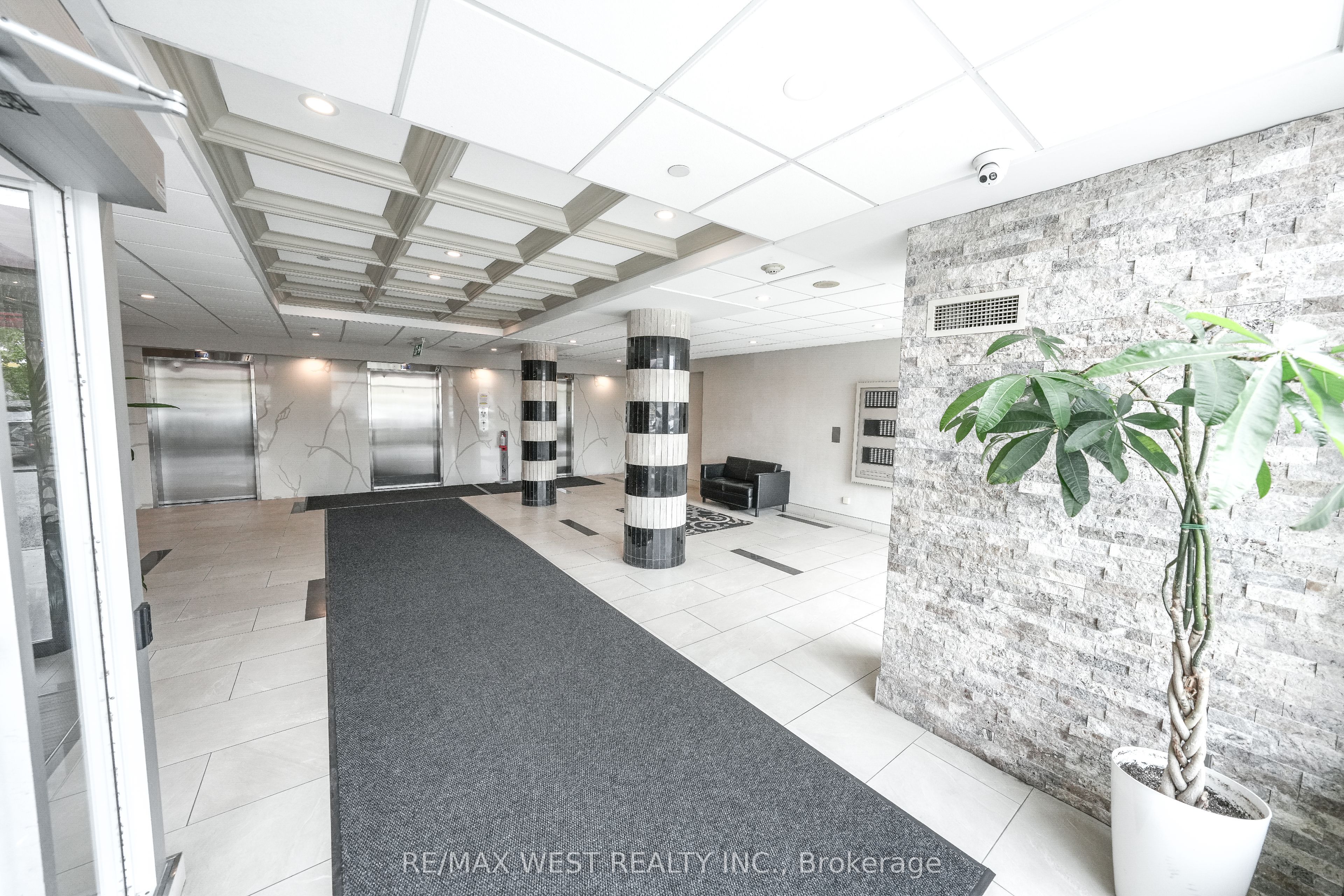 1470 Midland Avenue 608, Toronto, ON M1P 3B9 photo 5
