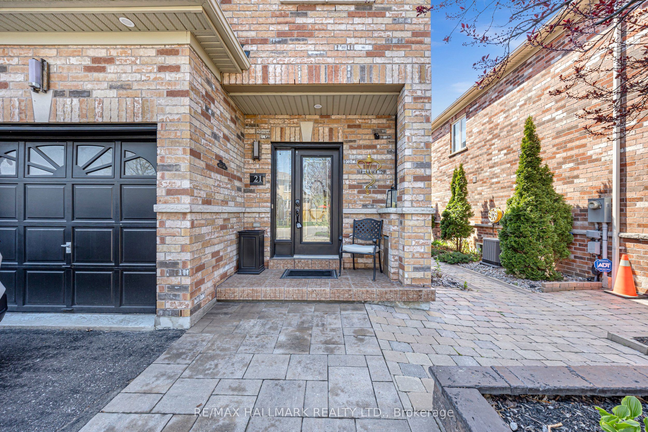 21 Summerside Avenue, Whitby, ON L1R 0G3 photo 2