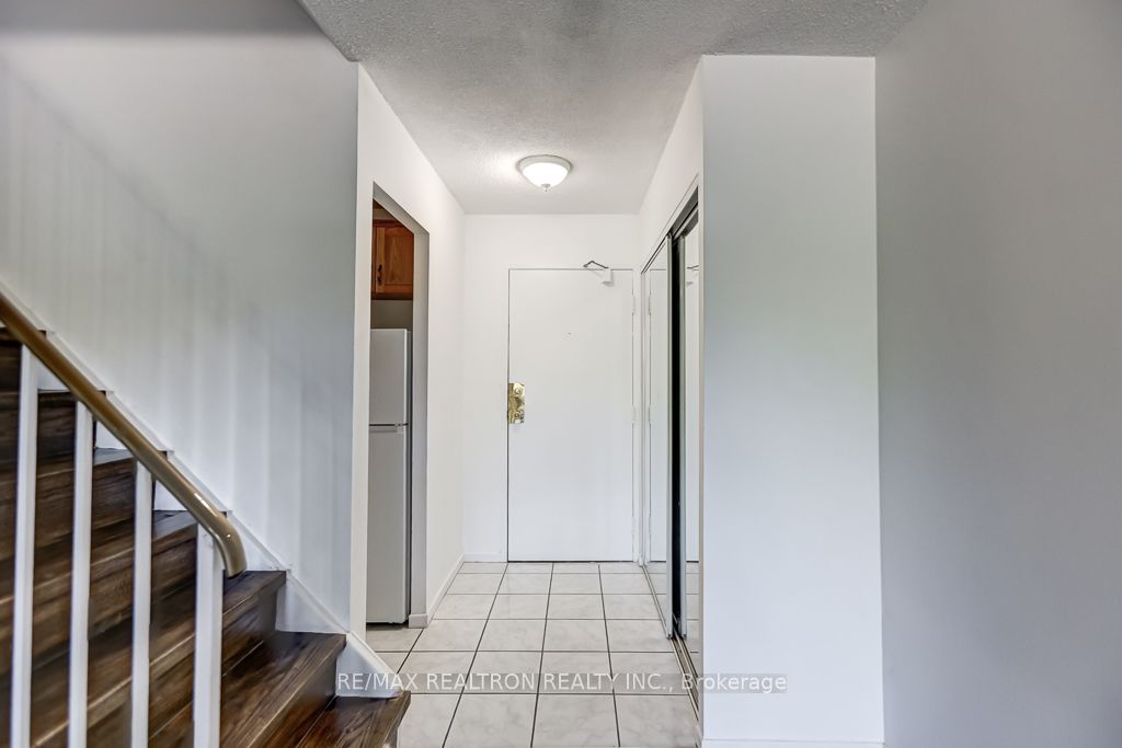 100 Mornelle Court 1045, Toronto, ON M1E 4X2 photo 3
