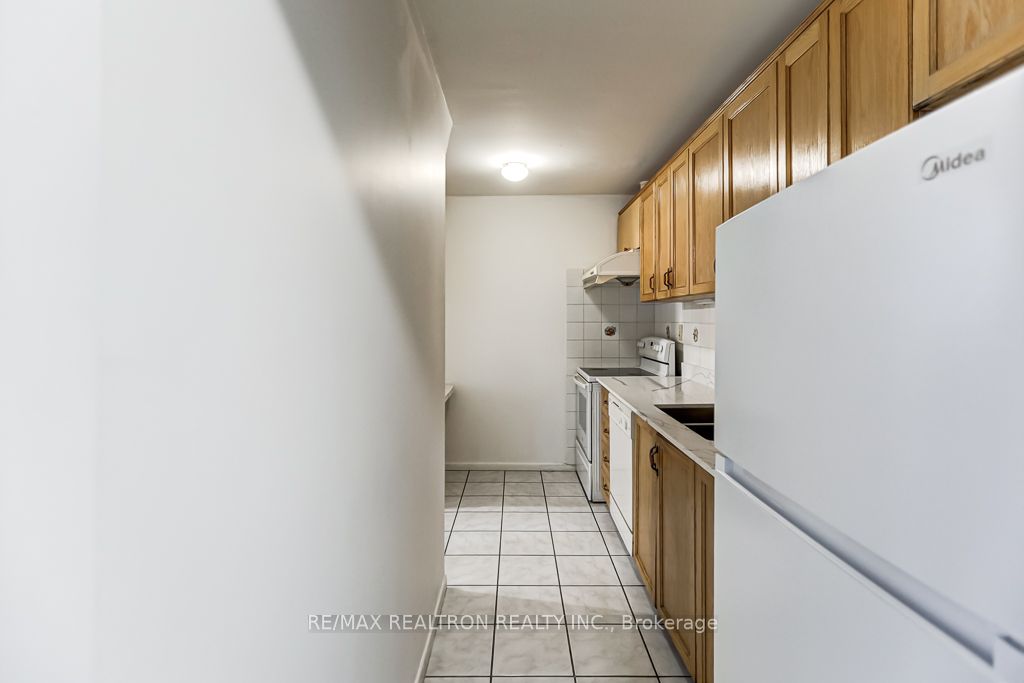 100 Mornelle Court 1045, Toronto, ON M1E 4X2 photo 4